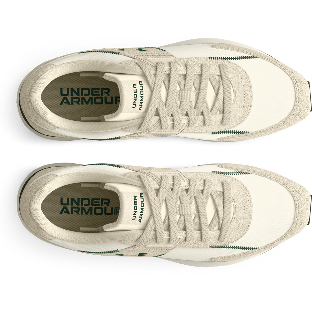 UA Essential Runner Tenis blanco de hombre lifestyle