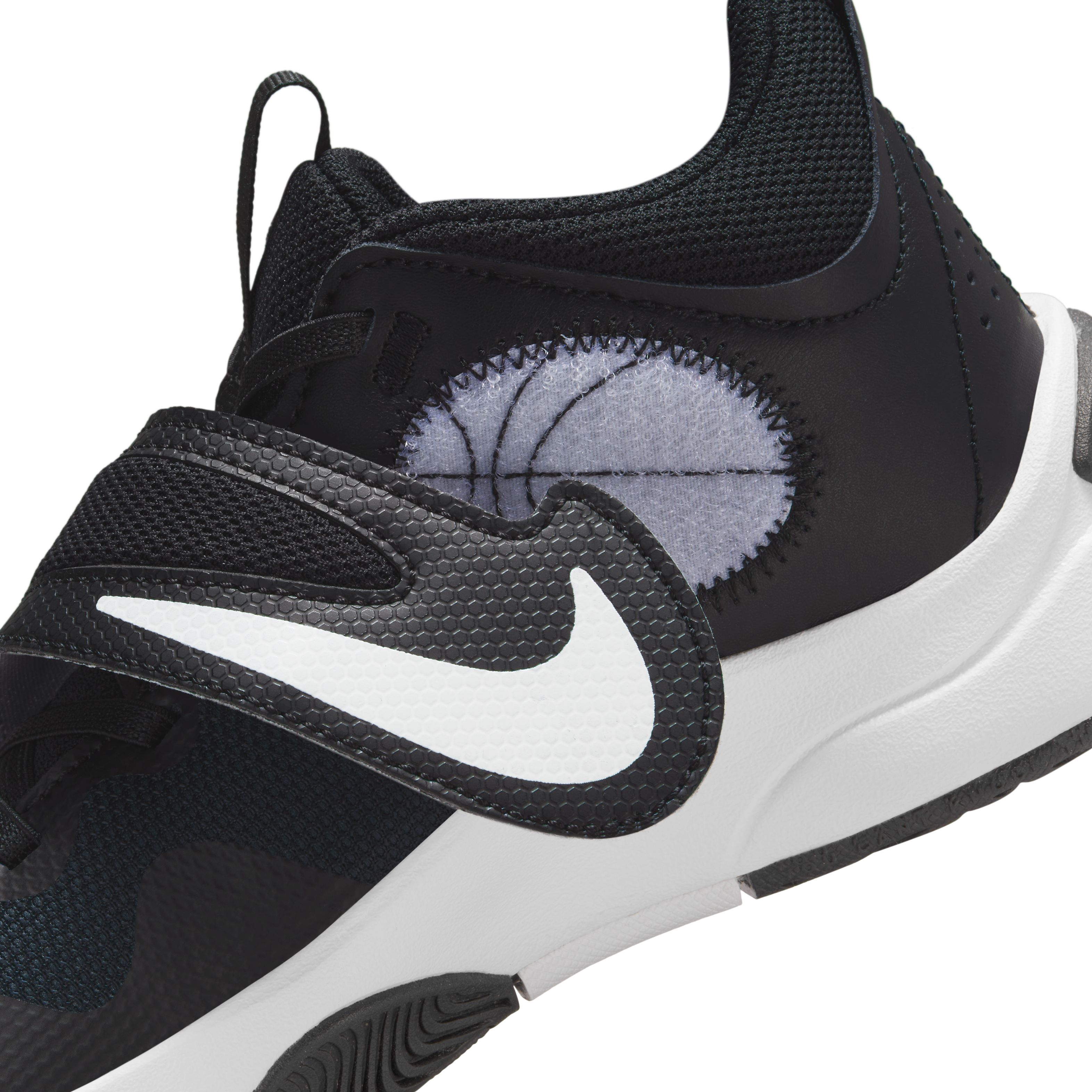 Nike Team Hustle D 11 Gs Tenis negro de niño lifestyle