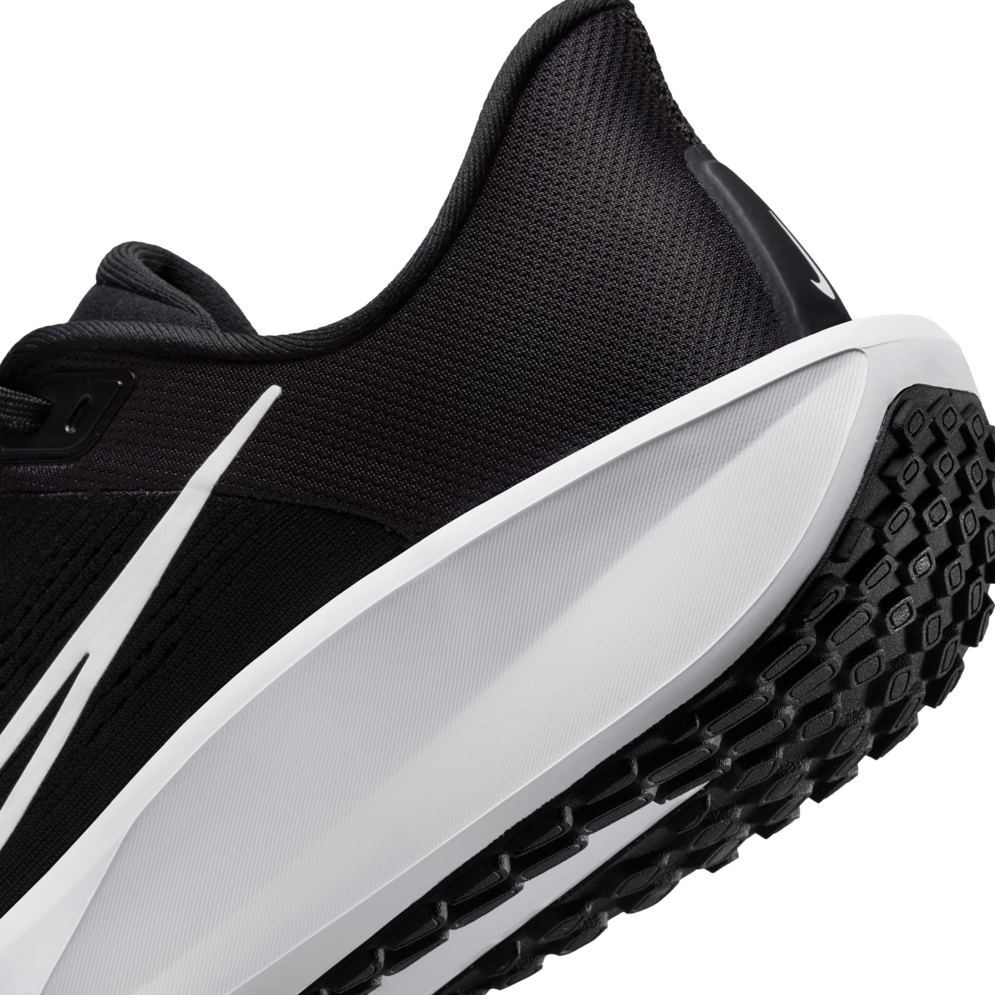 Nike Quest 6 Tenis negro de hombre para correr