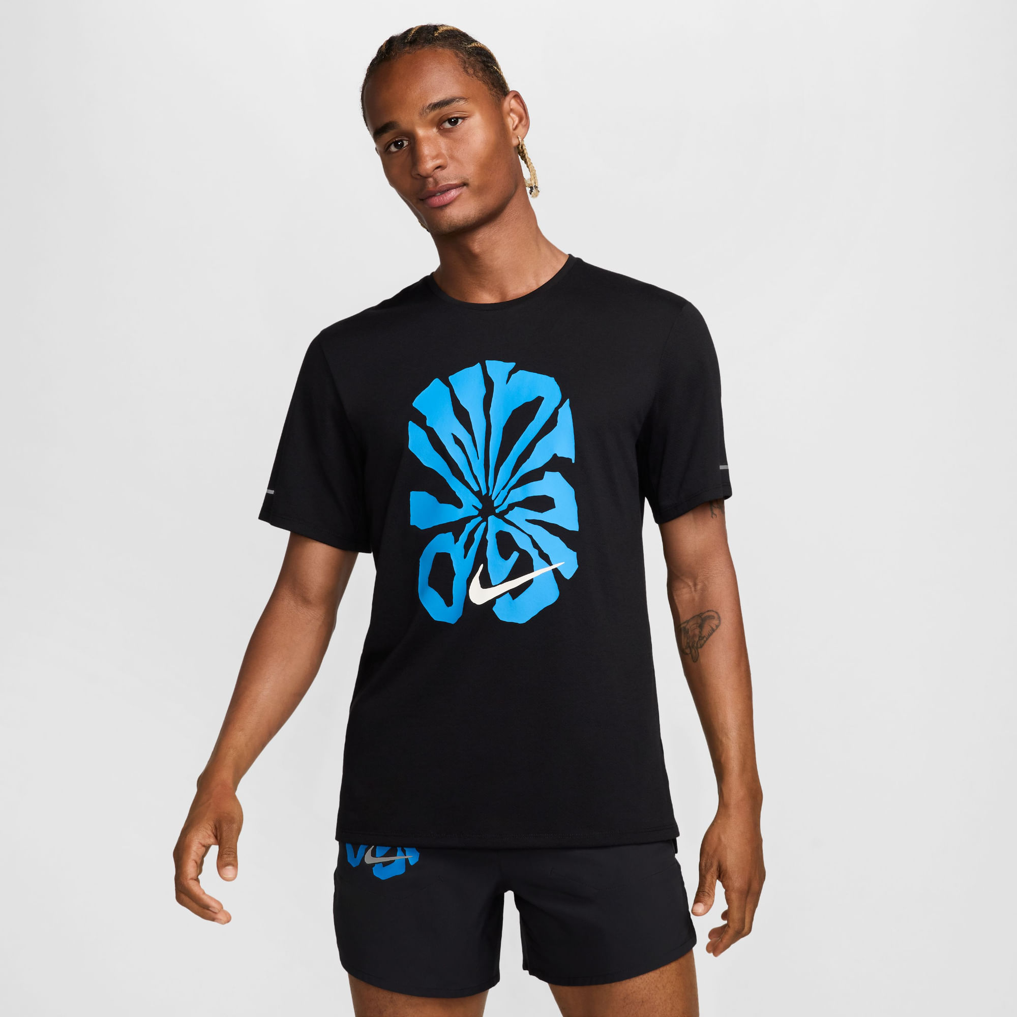 Nike M Nk Df Rise 365 Run Energy Ss Camiseta Manga Corta negro de hombre para correr