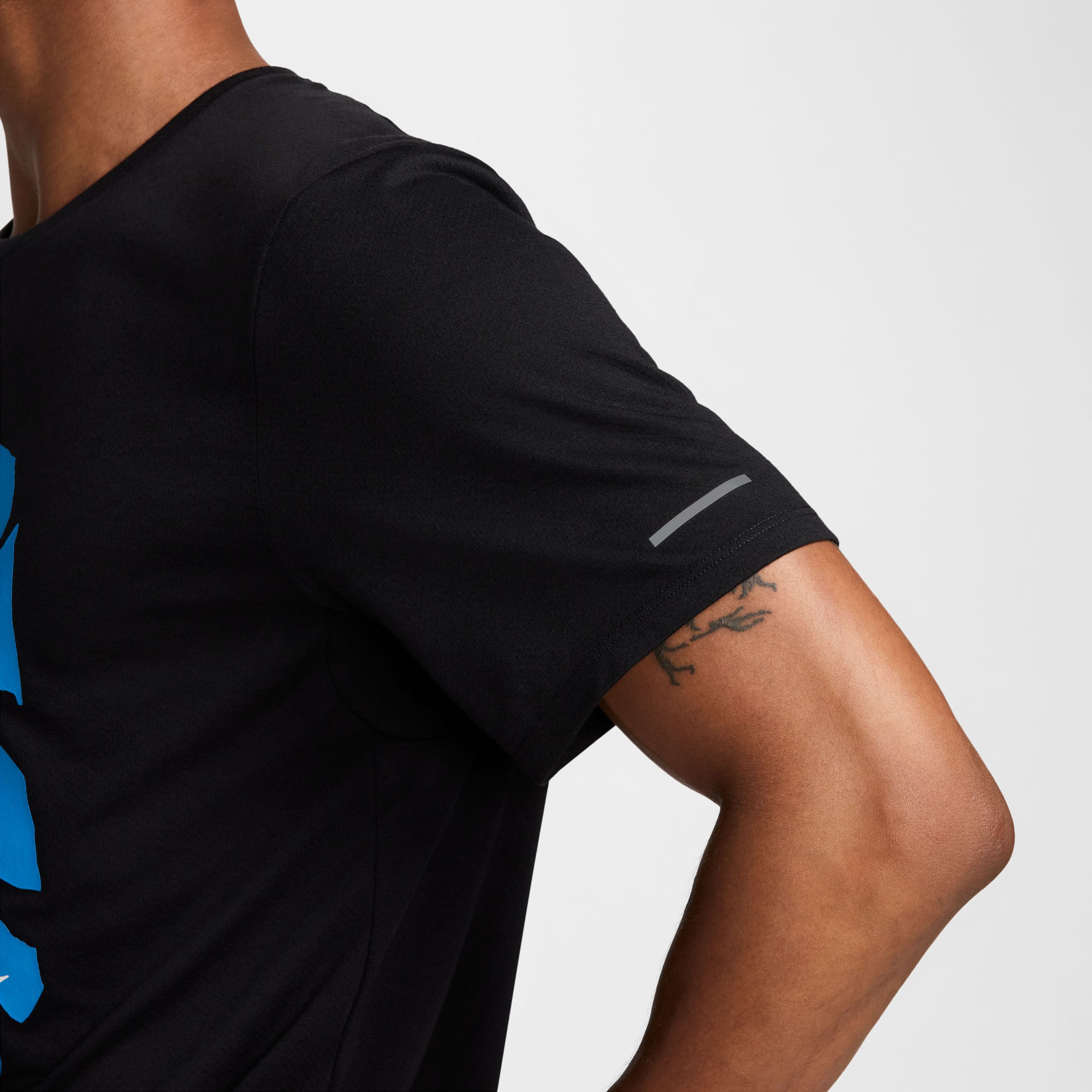 Nike M Nk Df Rise 365 Run Energy Ss Camiseta Manga Corta negro de hombre para correr