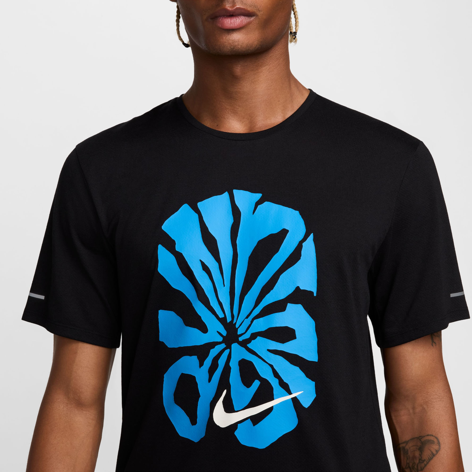 Nike M Nk Df Rise 365 Run Energy Ss Camiseta Manga Corta negro de hombre para correr