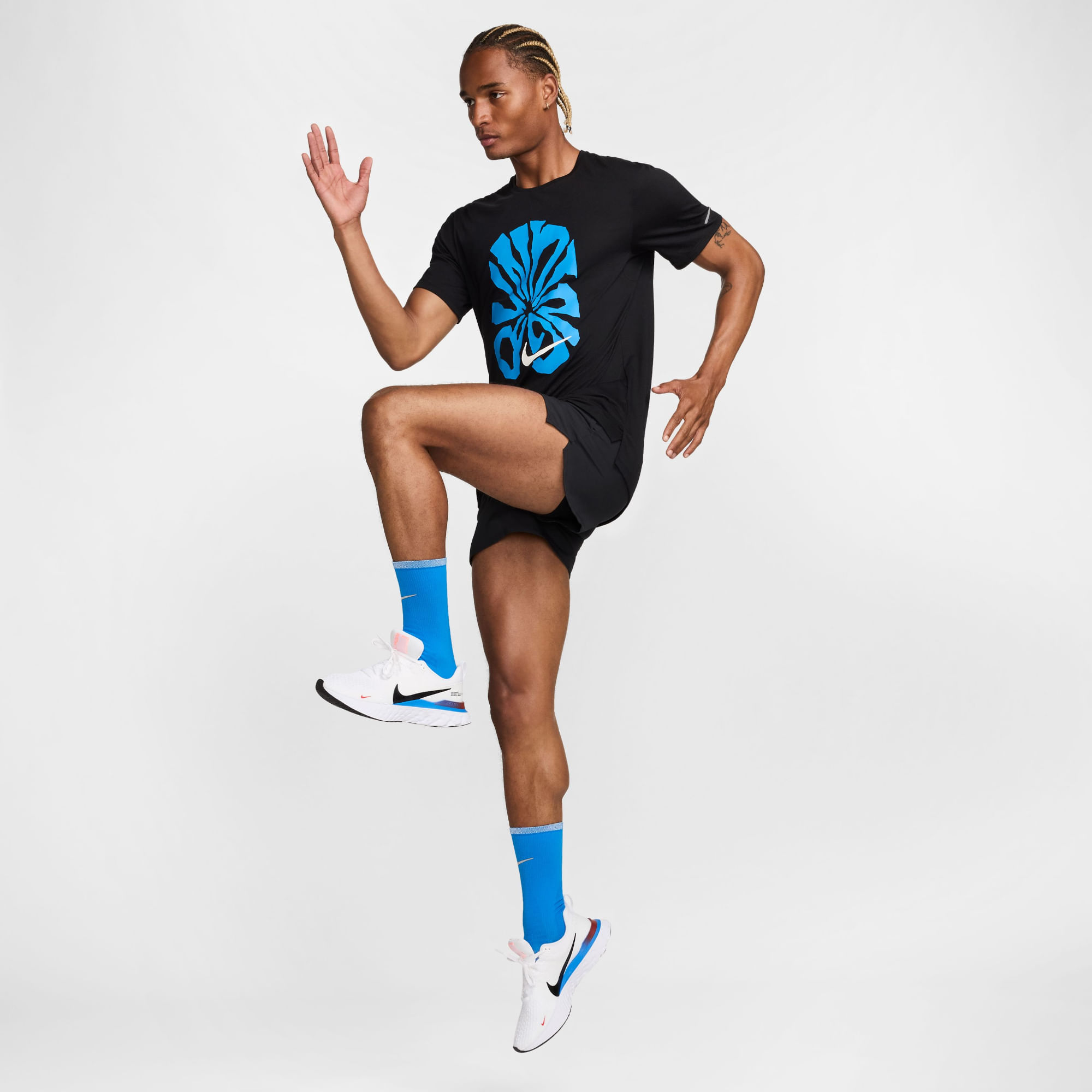 Nike M Nk Df Rise 365 Run Energy Ss Camiseta Manga Corta negro de hombre para correr