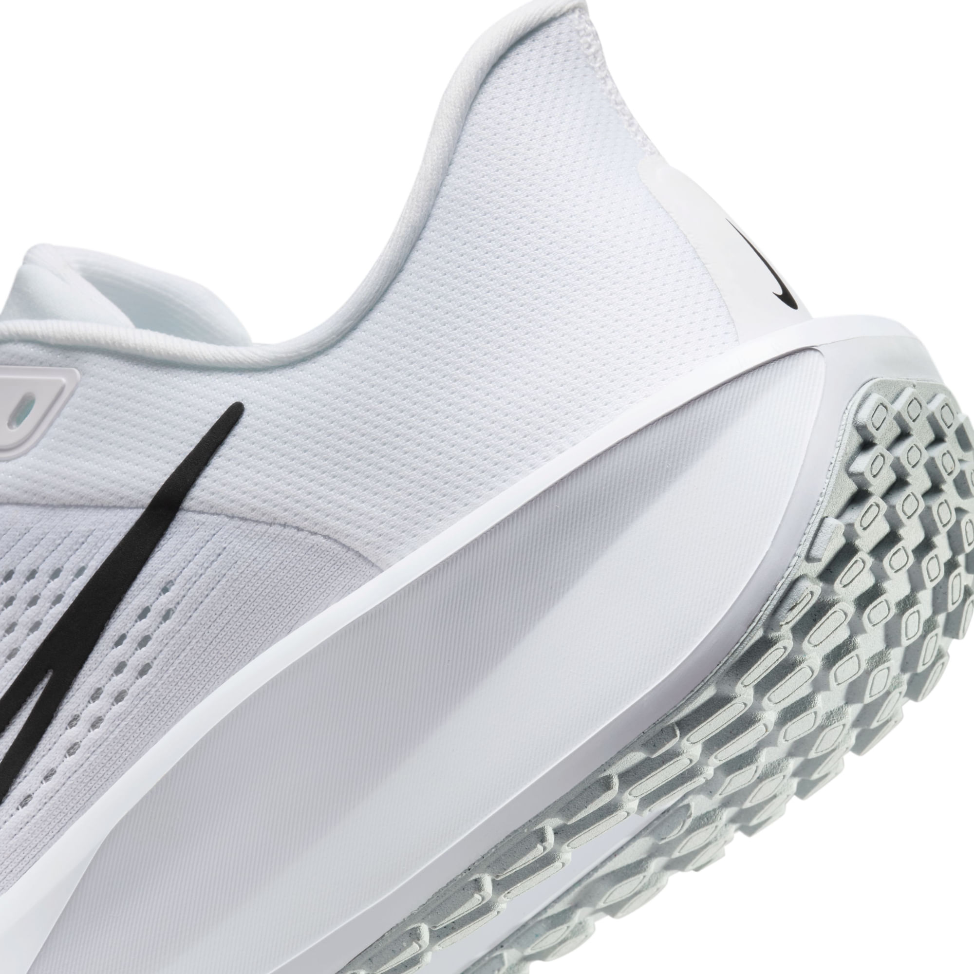 Nike Quest 6 Tenis blanco de hombre para correr