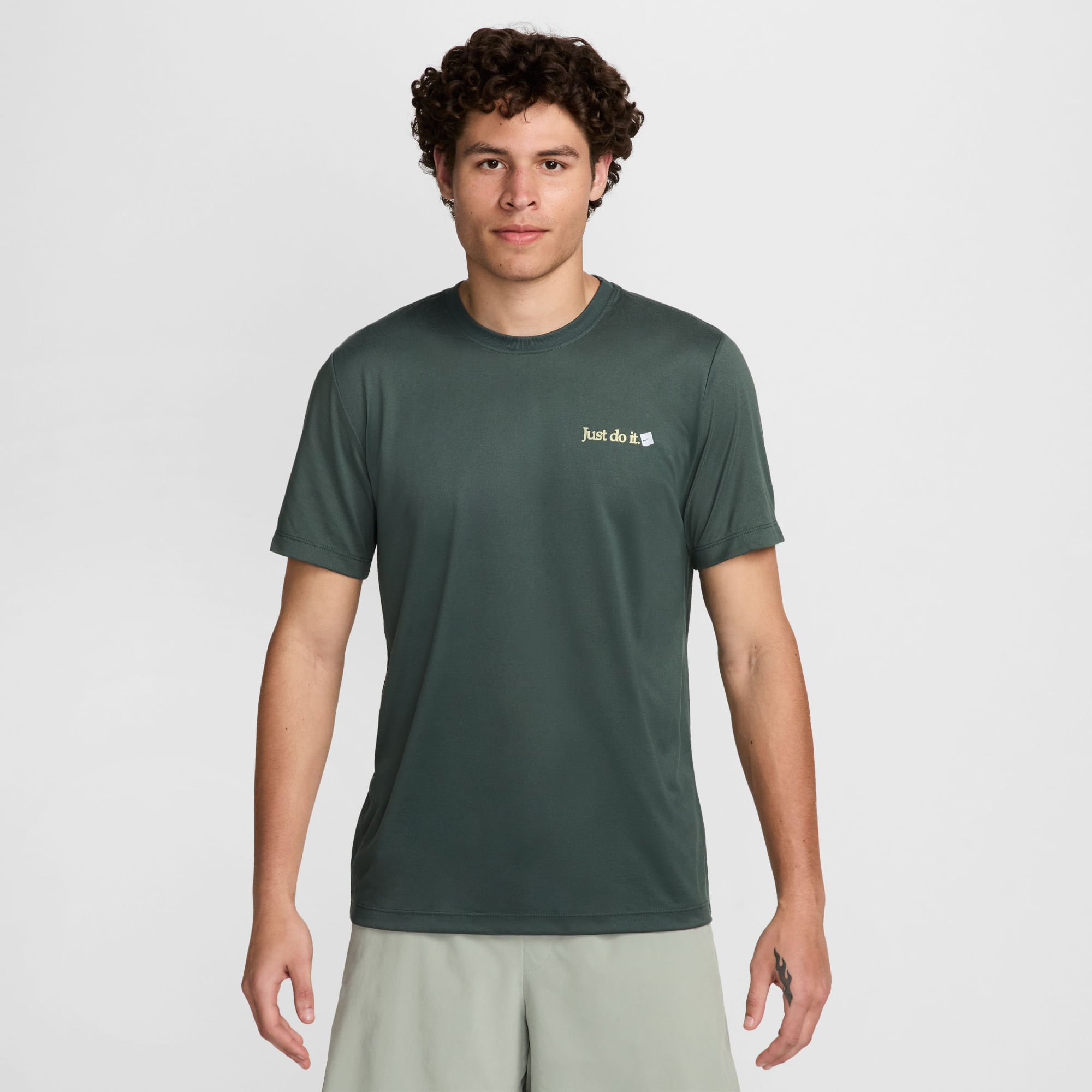 Nike M Nk Df Tee Rlgd Iykyk 2 Camiseta Manga Corta verde de hombre para entrenamiento