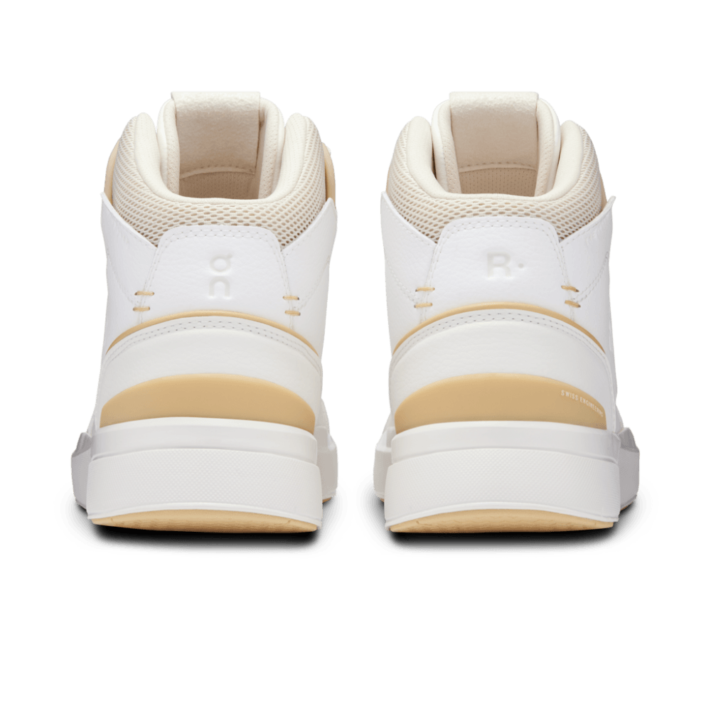 On The Roger Clubhouse Mid 2 Tenis blanco de mujer lifestyle