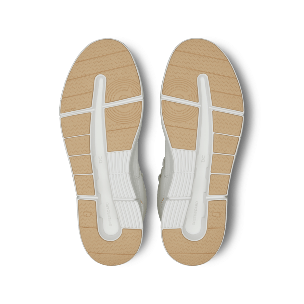 On The Roger Clubhouse Mid 2 Tenis blanco de mujer lifestyle