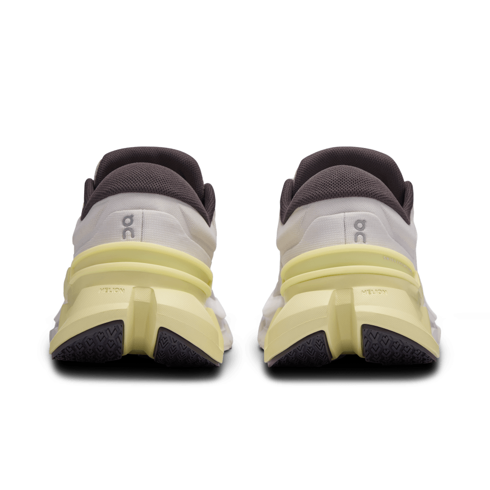 On Cloudflyer 5 Tenis beige de mujer para correr