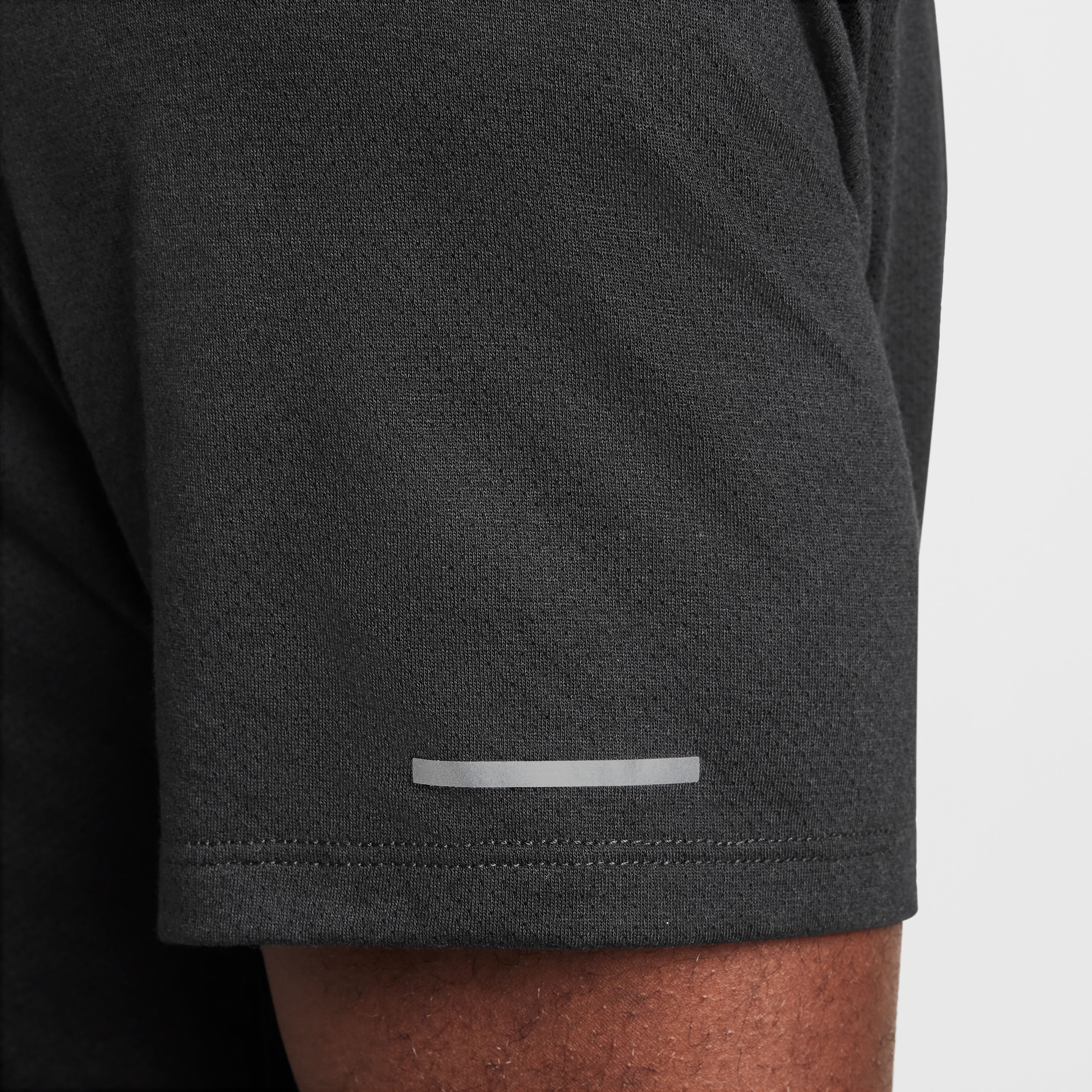 Nike M Nk Df Rise 365 Ss Kipchoge Camiseta Manga Corta negro de hombre para correr