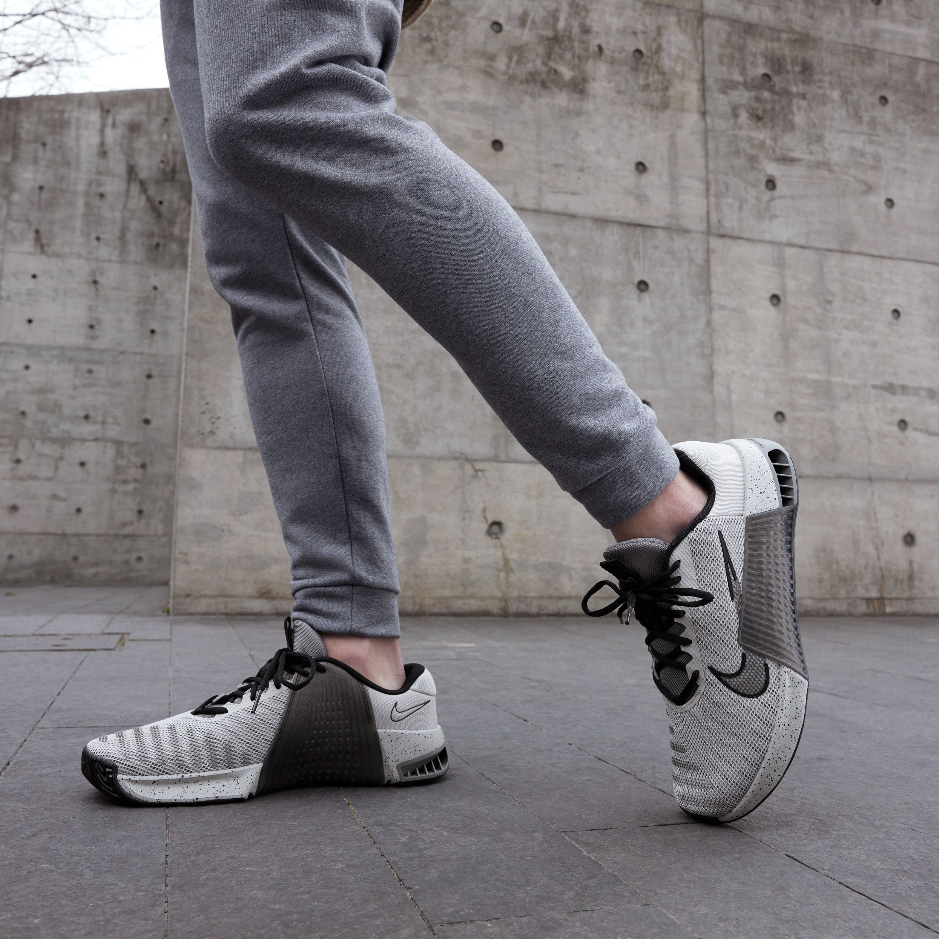 Nike M Nike Metcon 9 Tenis gris de hombre para entrenamiento