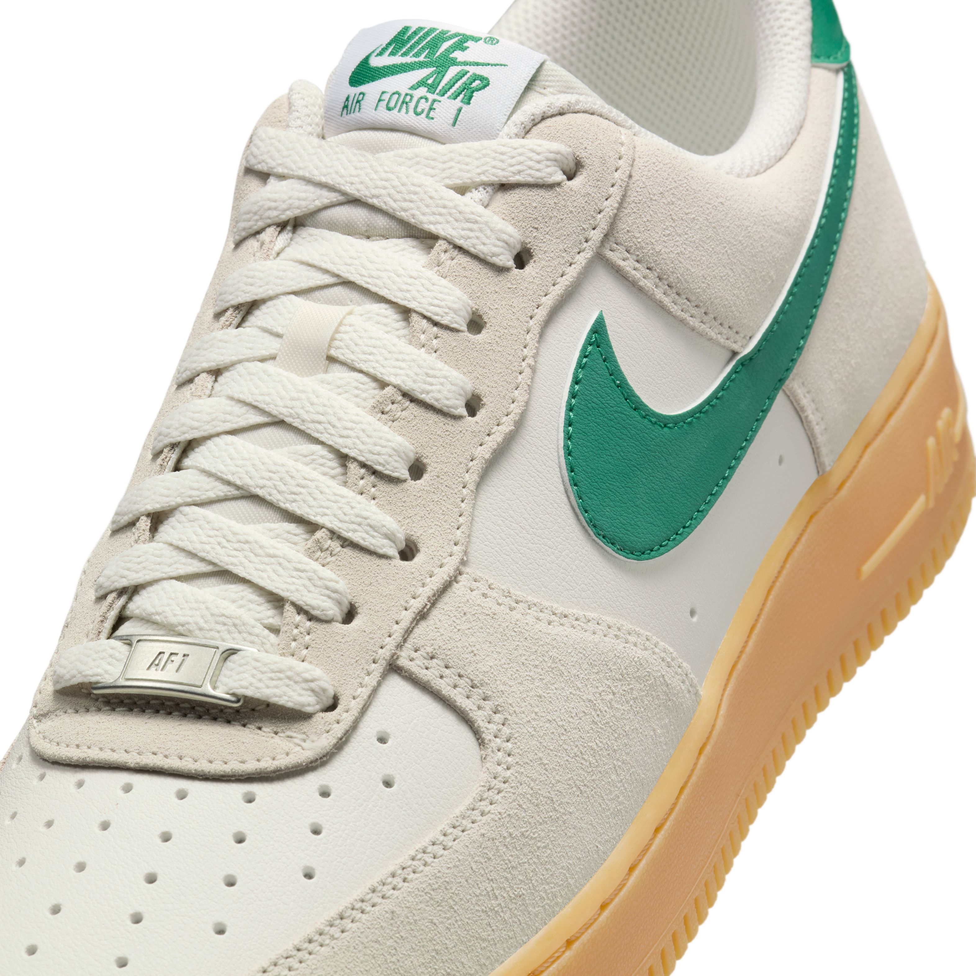 Nike Air Force 1 07 Lv8 Ess Tenis beige de hombre lifestyle