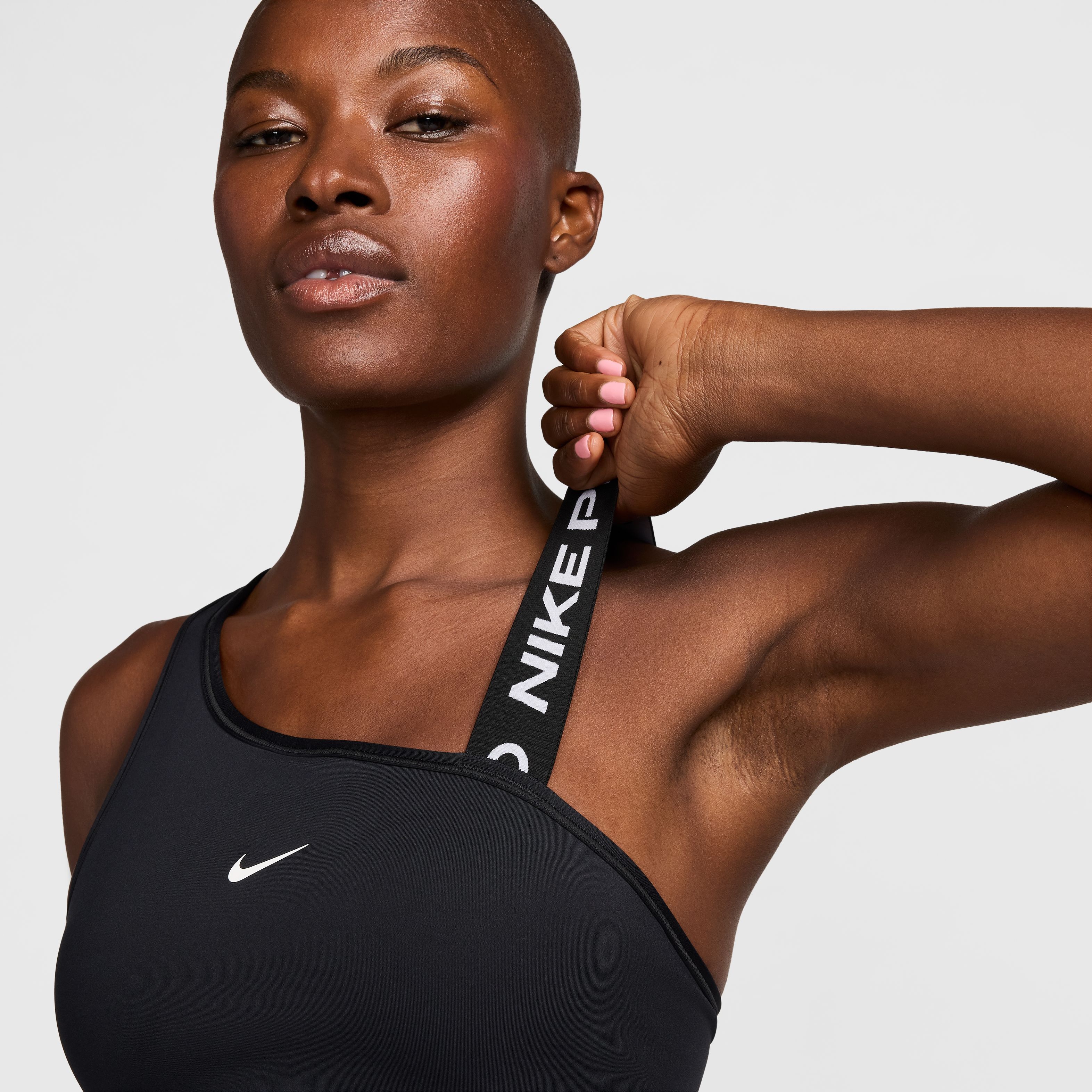 Nike W Np Swoosh Ms Asym Bra Top negro de mujer para entrenamiento