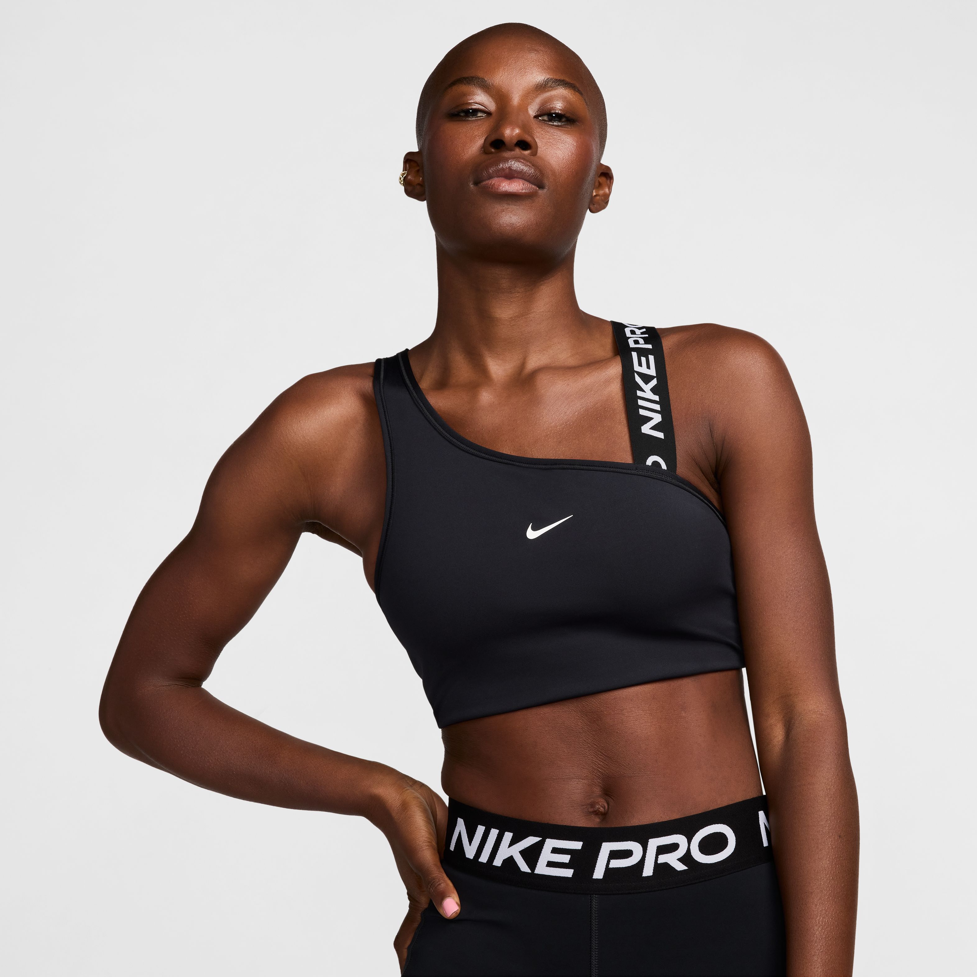 Nike W Np Swoosh Ms Asym Bra Top negro de mujer para entrenamiento