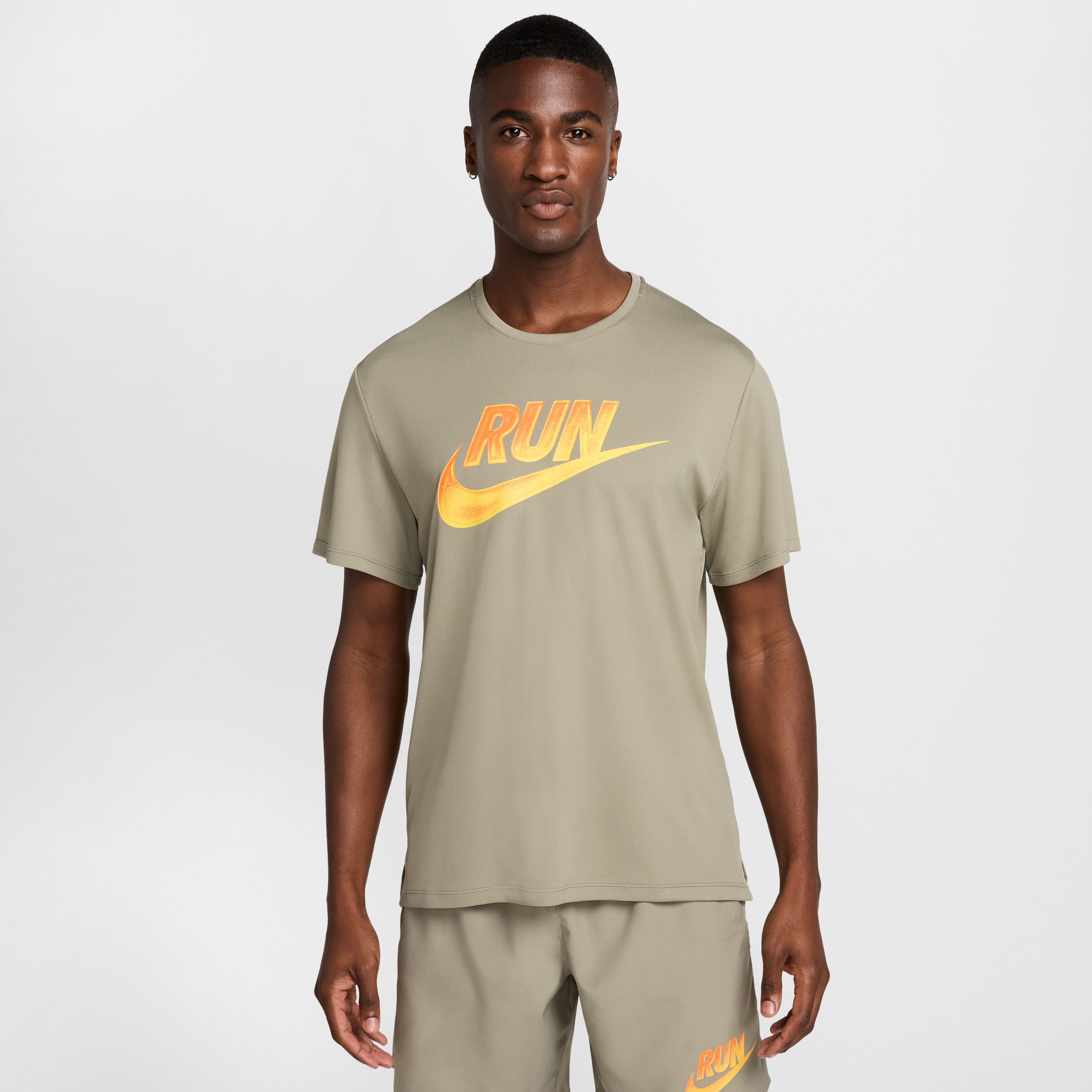 Nike M Nk Run Energy Miler Ss Top Camiseta Manga Corta verde de hombre para correr