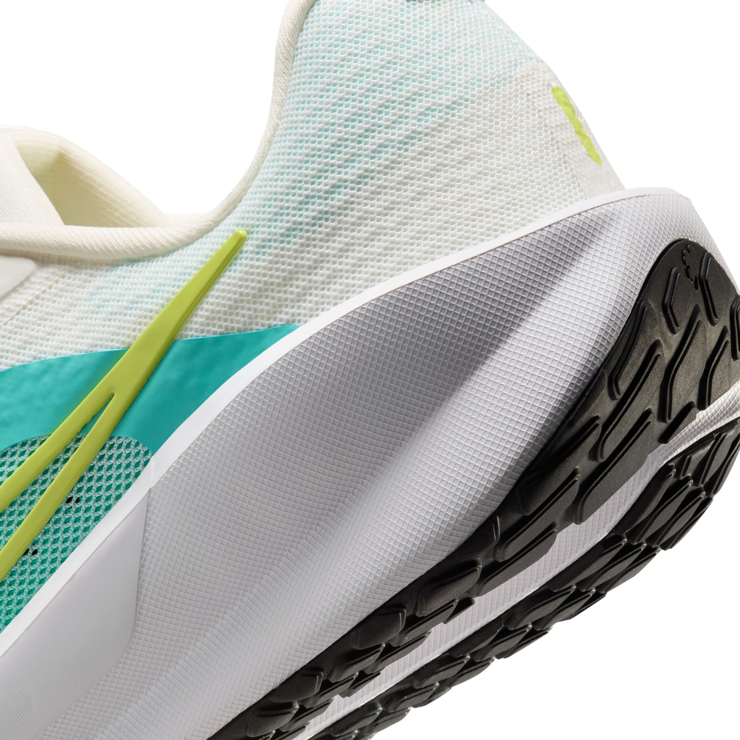 Nike Downshifter 13 Tenis beige de hombre para correr