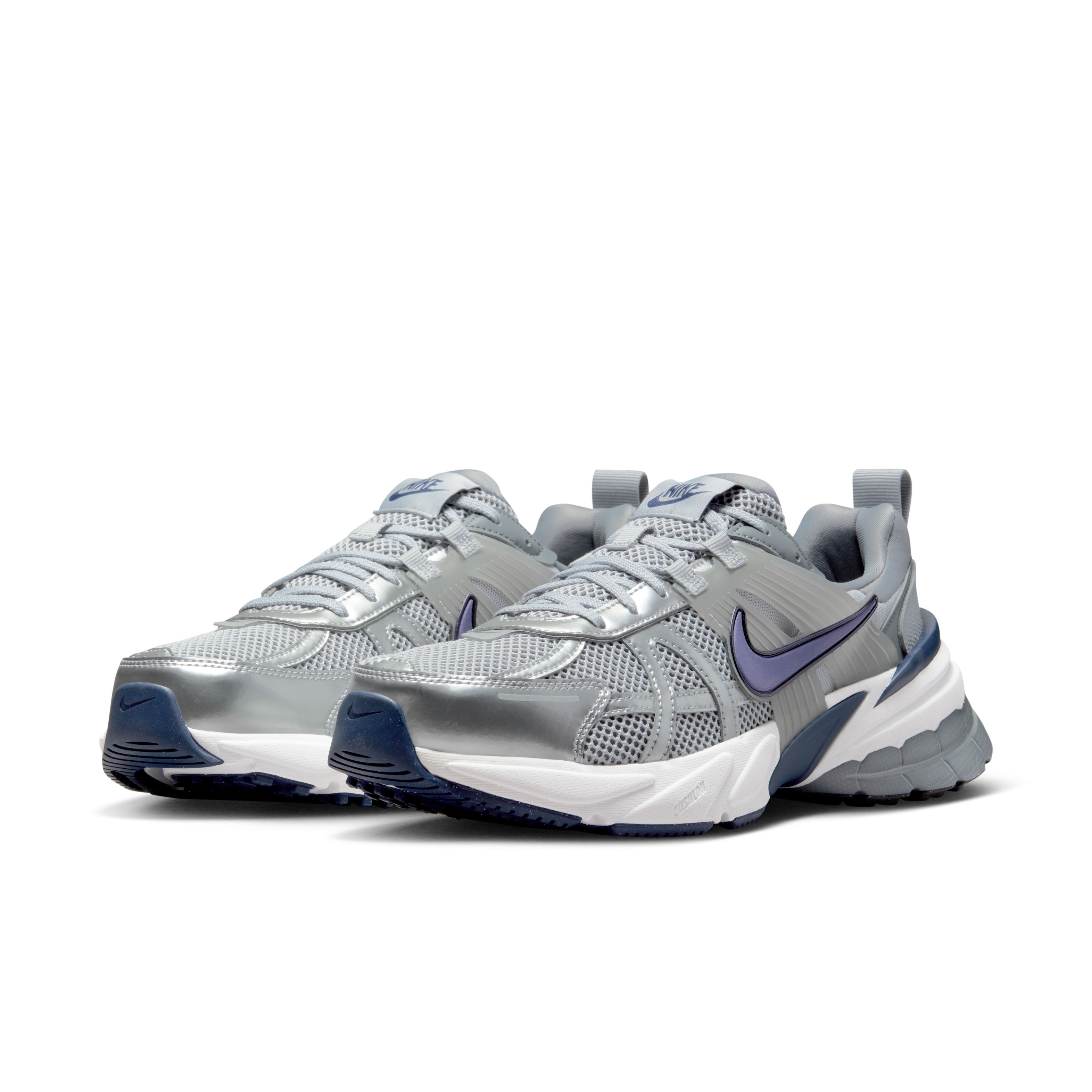 Nike V2K Run Tenis gris de hombre lifestyle