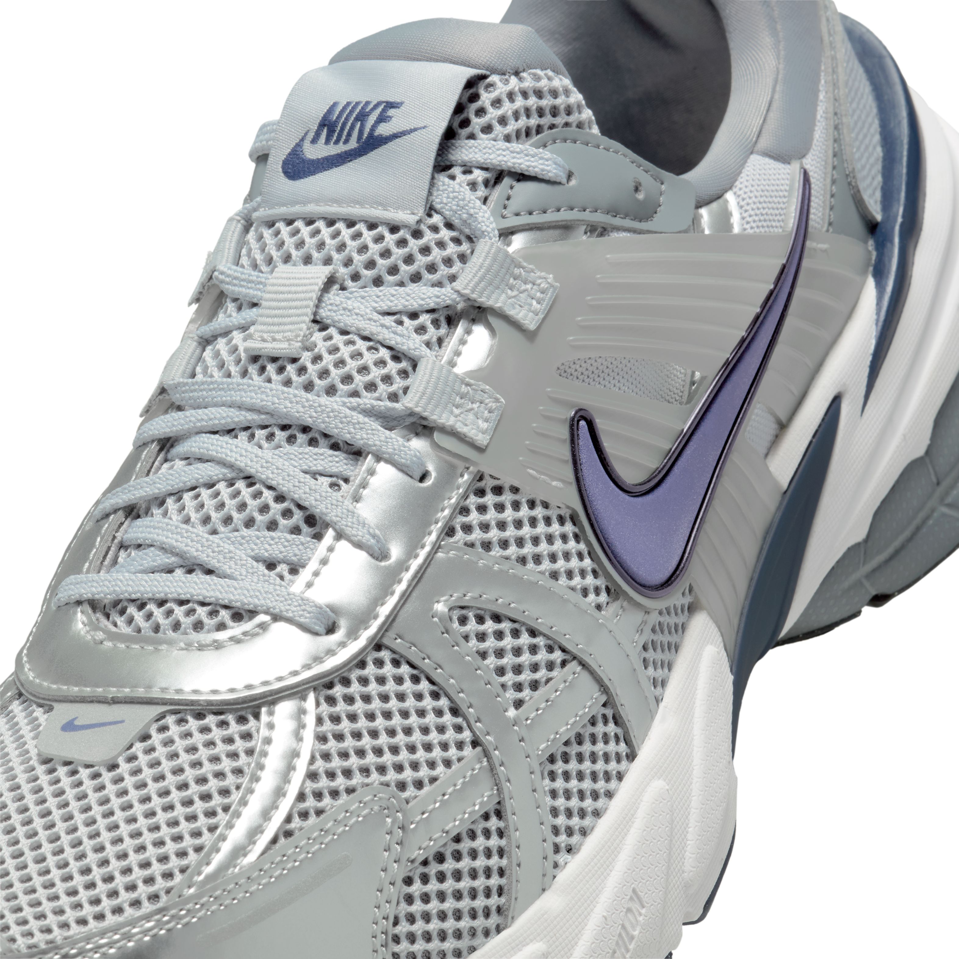 Nike V2K Run Tenis gris de hombre lifestyle