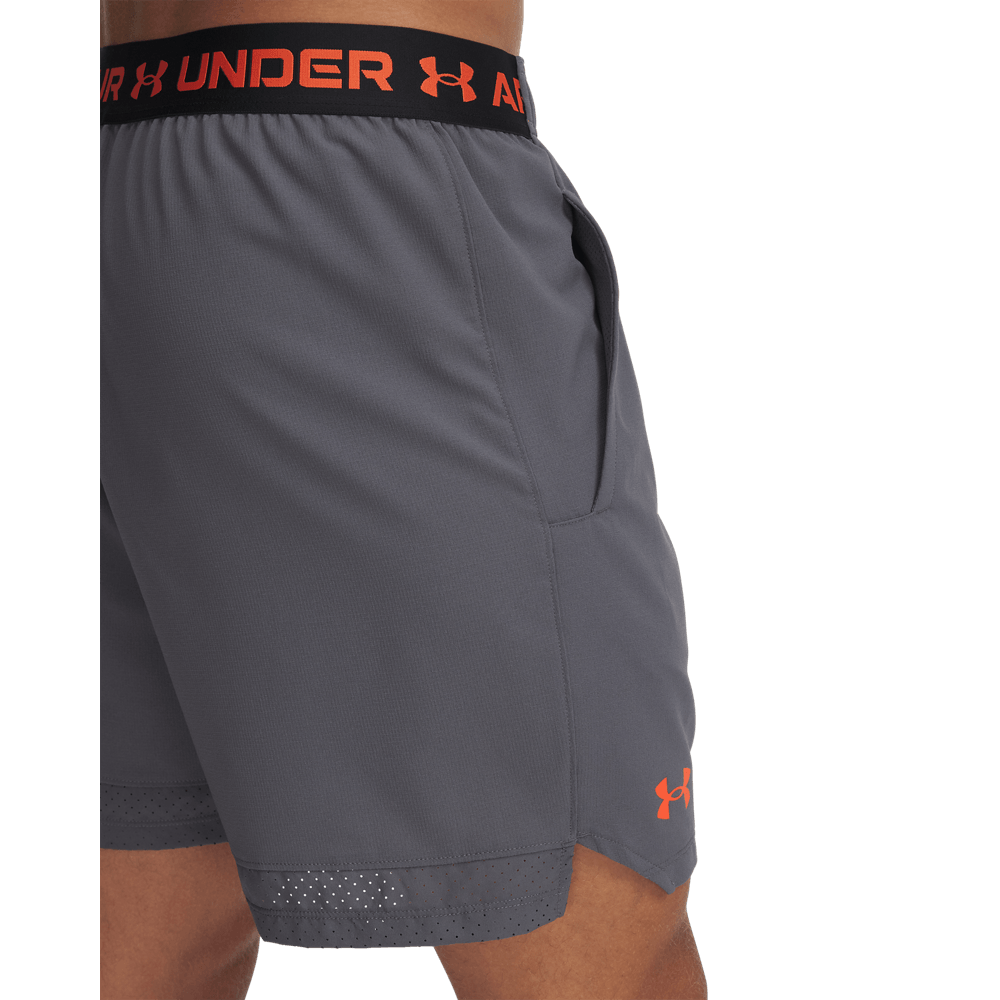 UA Vanish Woven 6In Shorts Pantaloneta gris de hombre para entrenamiento