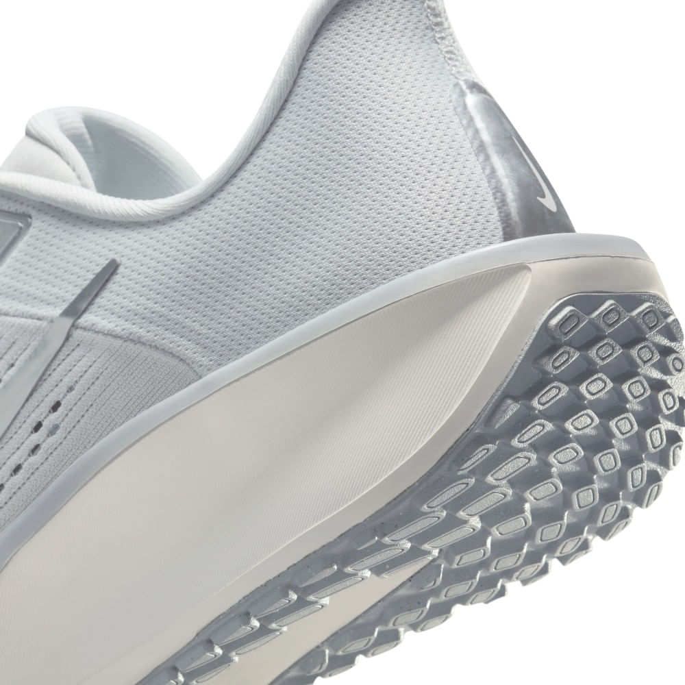 Nike Wmns Nike Quest 6 Tenis negro de mujer para correr