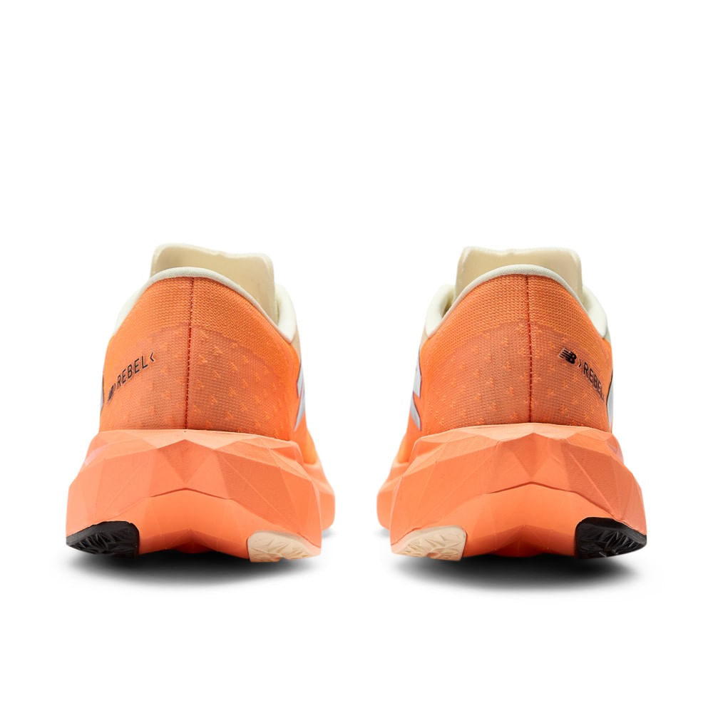 New Balance Rebel V4 Tenis naranja de mujer para correr