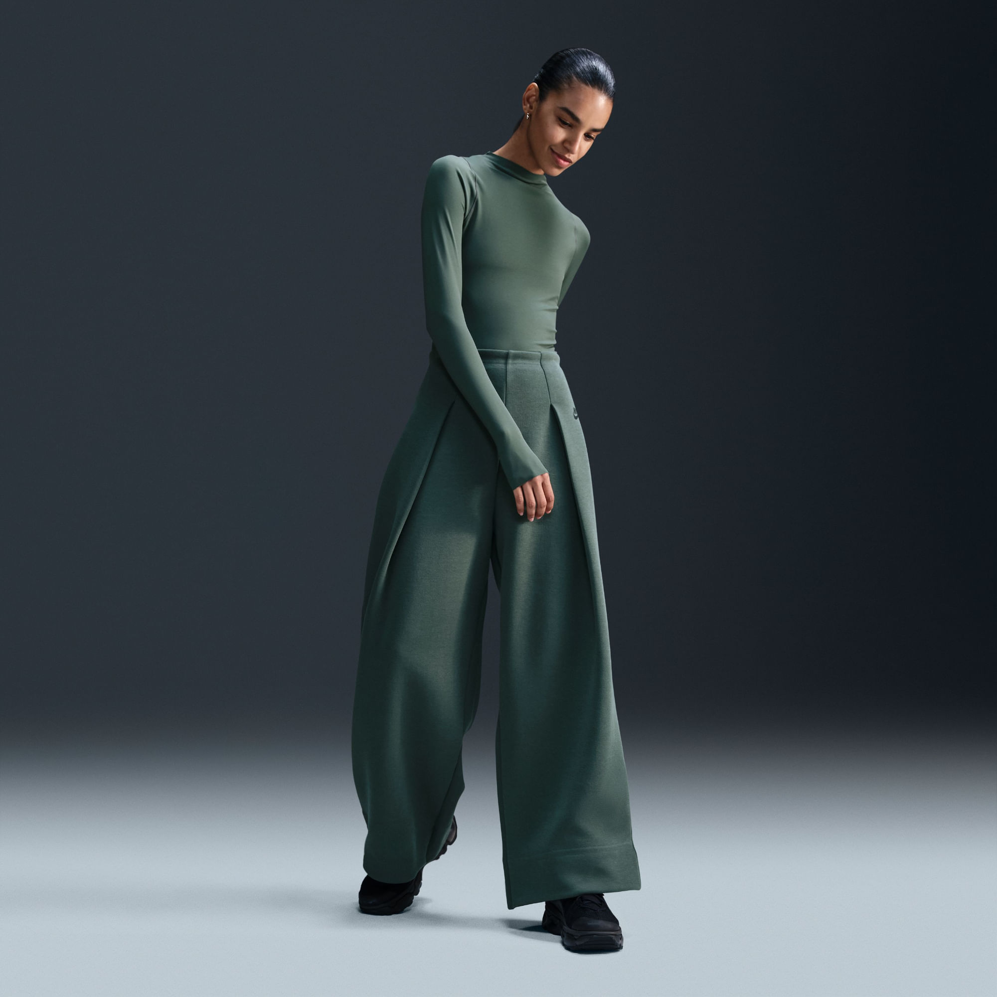 Nike W Nsw Tch Flc Hr Plt Pant Wide Pantalón verde de mujer lifestyle