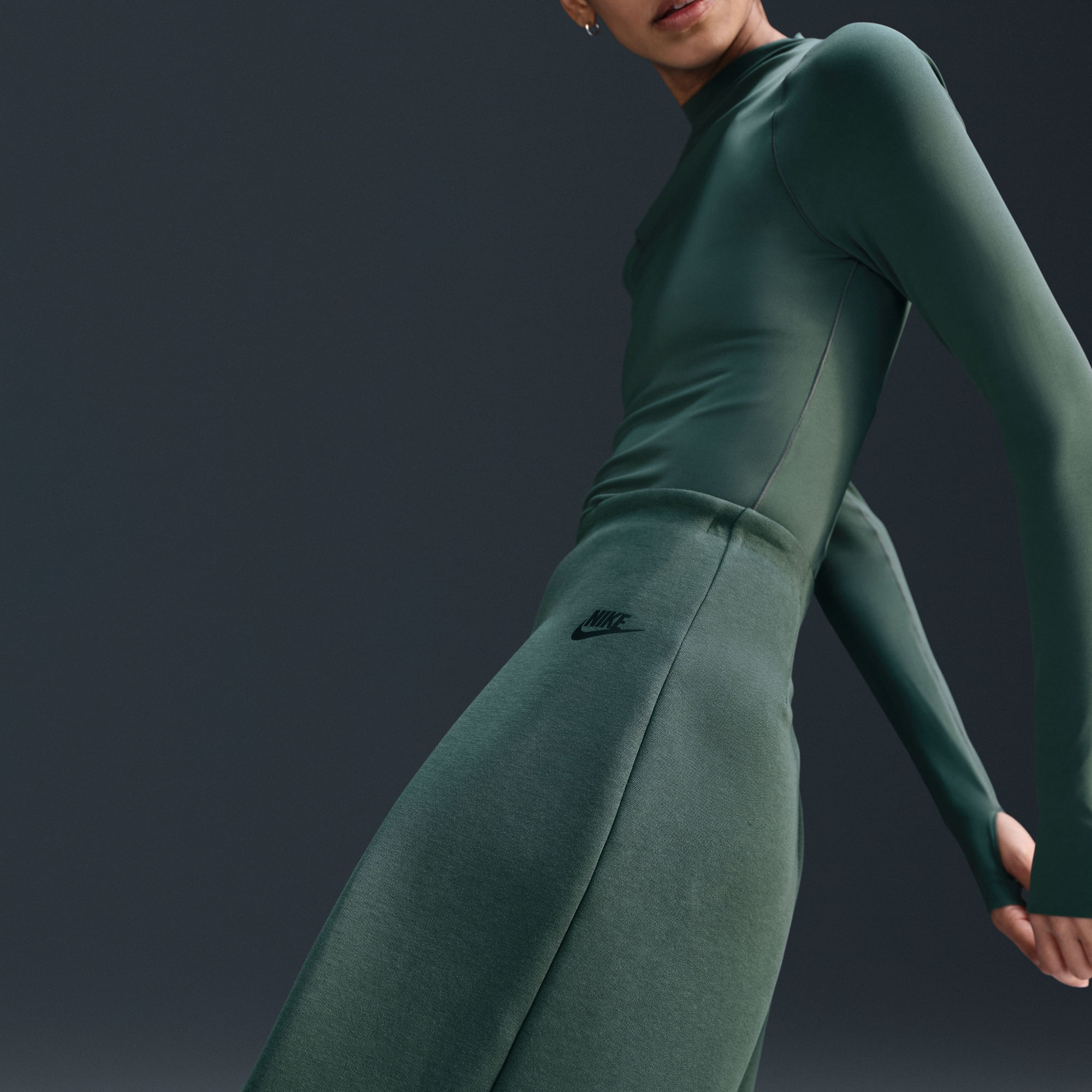 Nike W Nsw Tch Flc Hr Plt Pant Wide Pantalón verde de mujer lifestyle