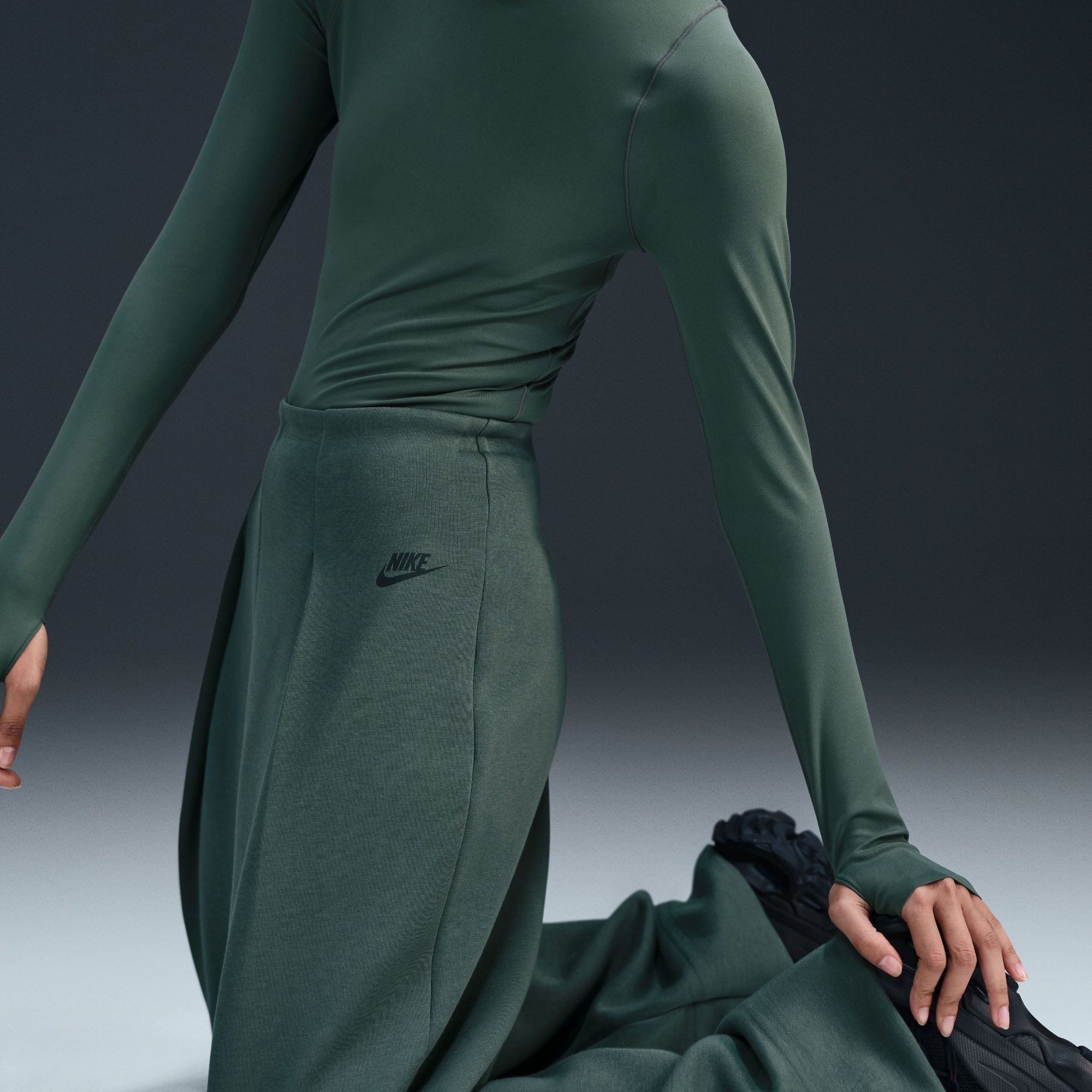 Nike W Nsw Tch Flc Hr Plt Pant Wide Pantalón verde de mujer lifestyle