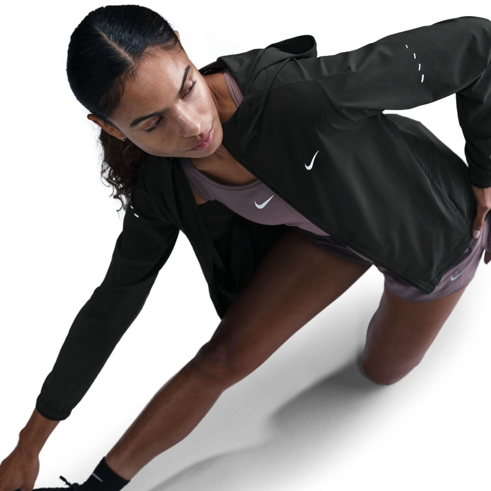 Nike W Nk Swift Rpl Pkbl Jkt Chaqueta negro de mujer para correr