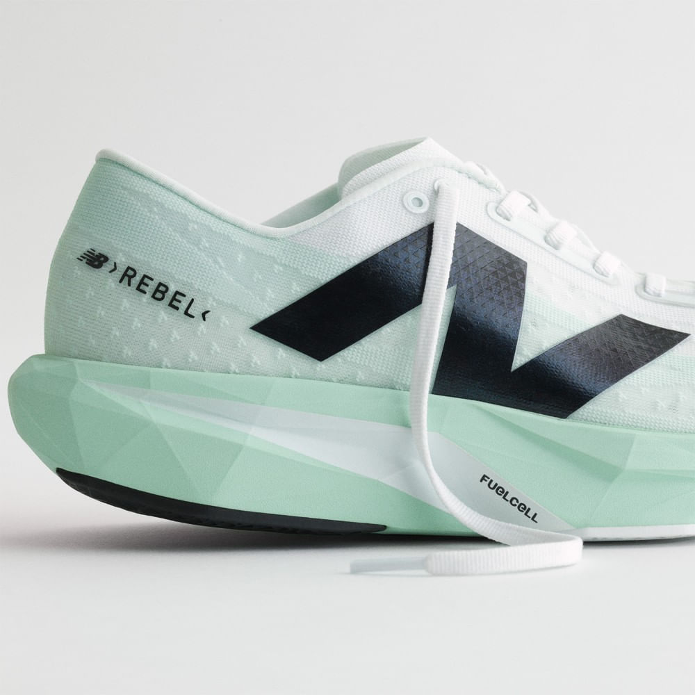 New Balance Rebel V4 Tenis verde de hombre para correr