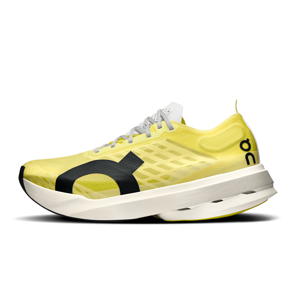 On Cloudboom Strike Tenis amarillo de hombre para correr