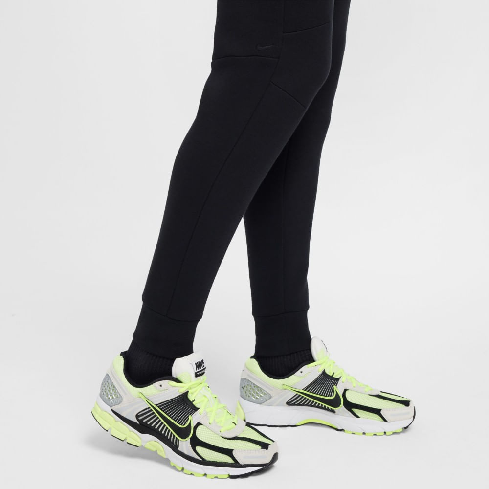Nike M Nk Tch Flc Jggr Pantalón negro de hombre lifestyle