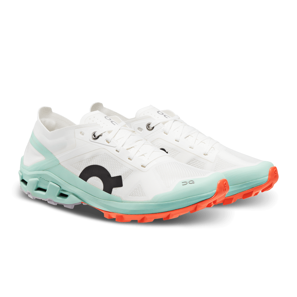 On Cloudventure Peak Tenis blanco de mujer para outdoor