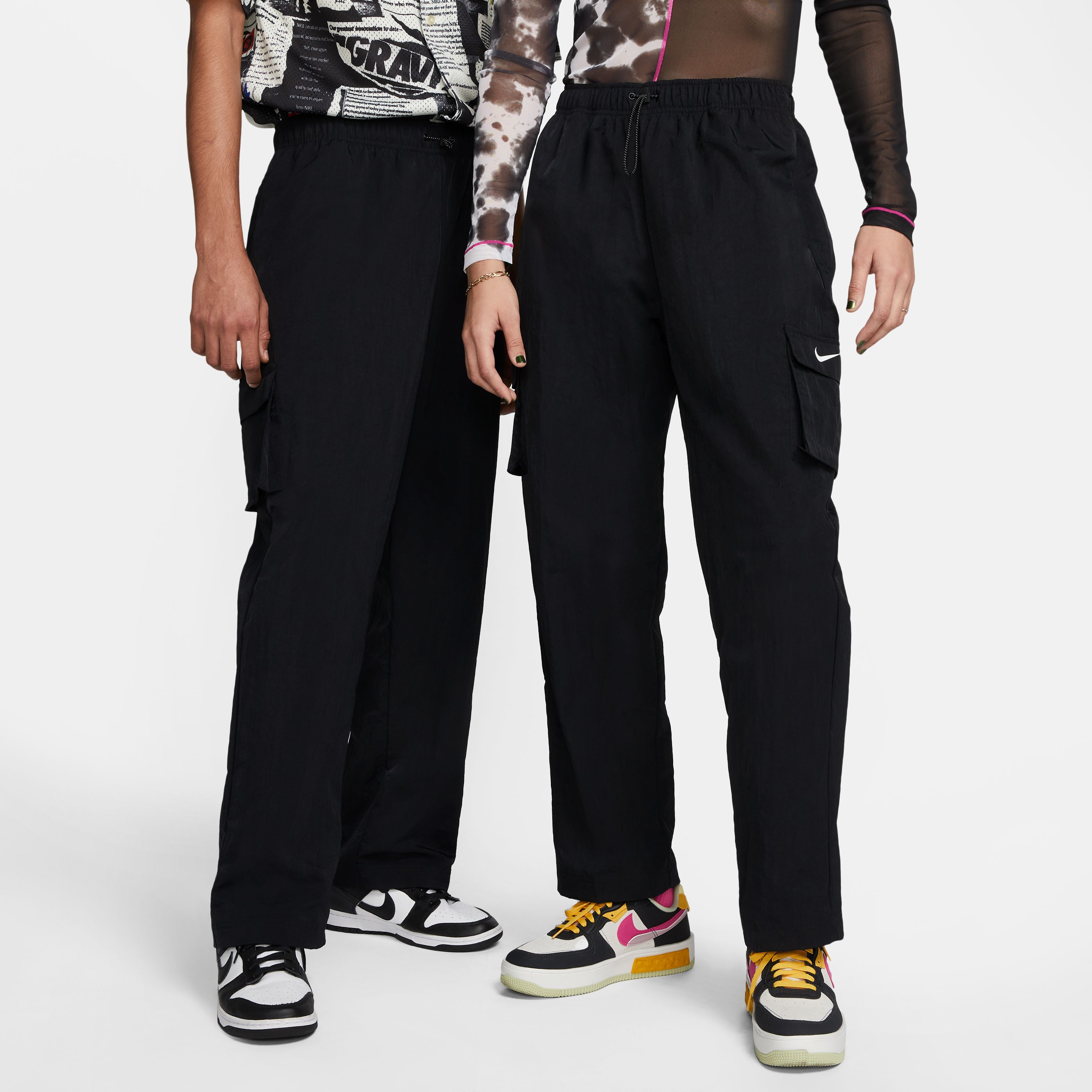 Nike W Nsw Essntl Wvn Hr Pnt Cargo Pantalón blanco de mujer lifestyle
