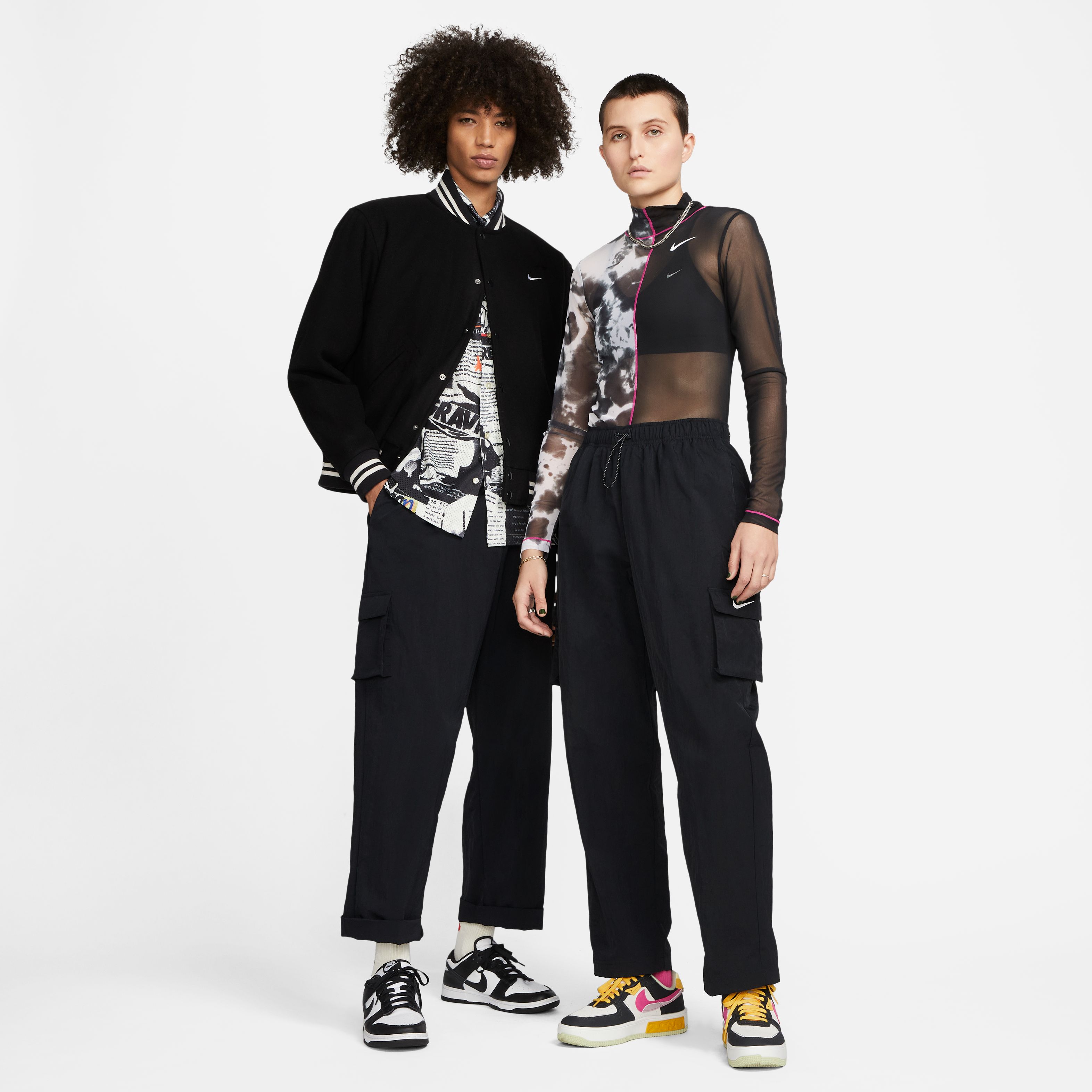 Nike W Nsw Essntl Wvn Hr Pnt Cargo Pantalón blanco de mujer lifestyle