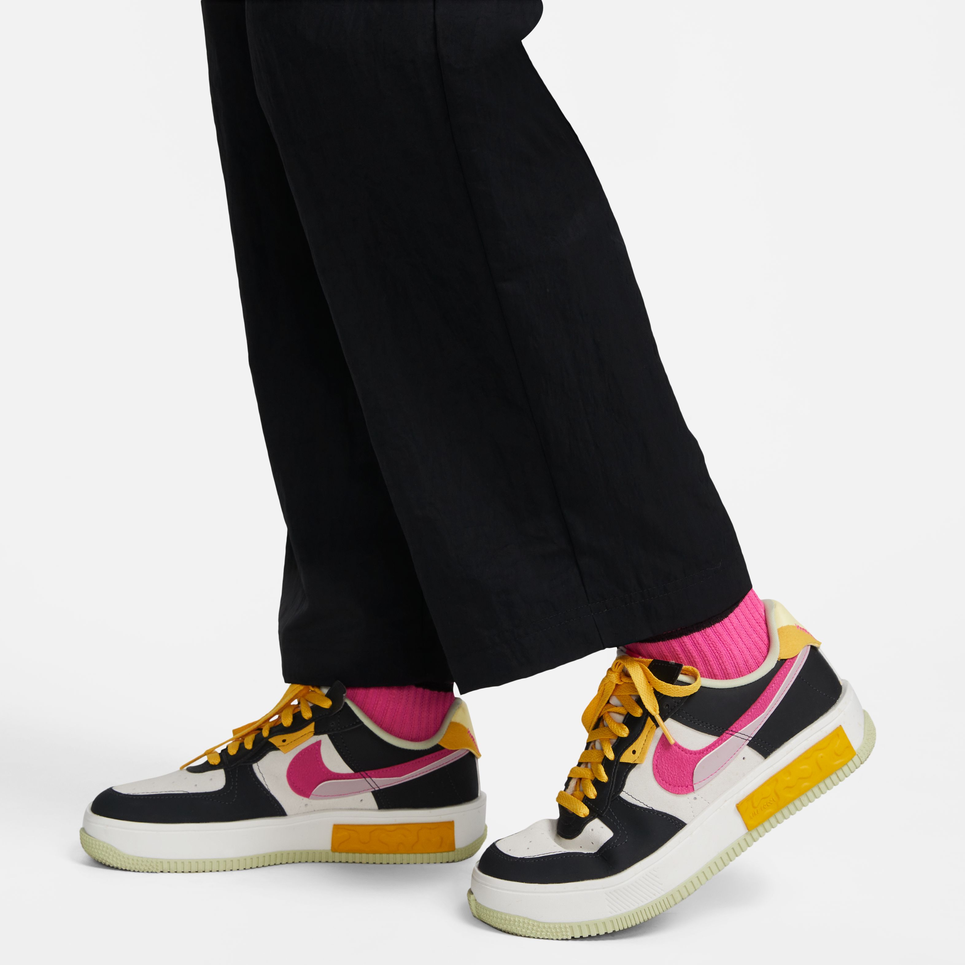 Nike W Nsw Essntl Wvn Hr Pnt Cargo Pantalón blanco de mujer lifestyle