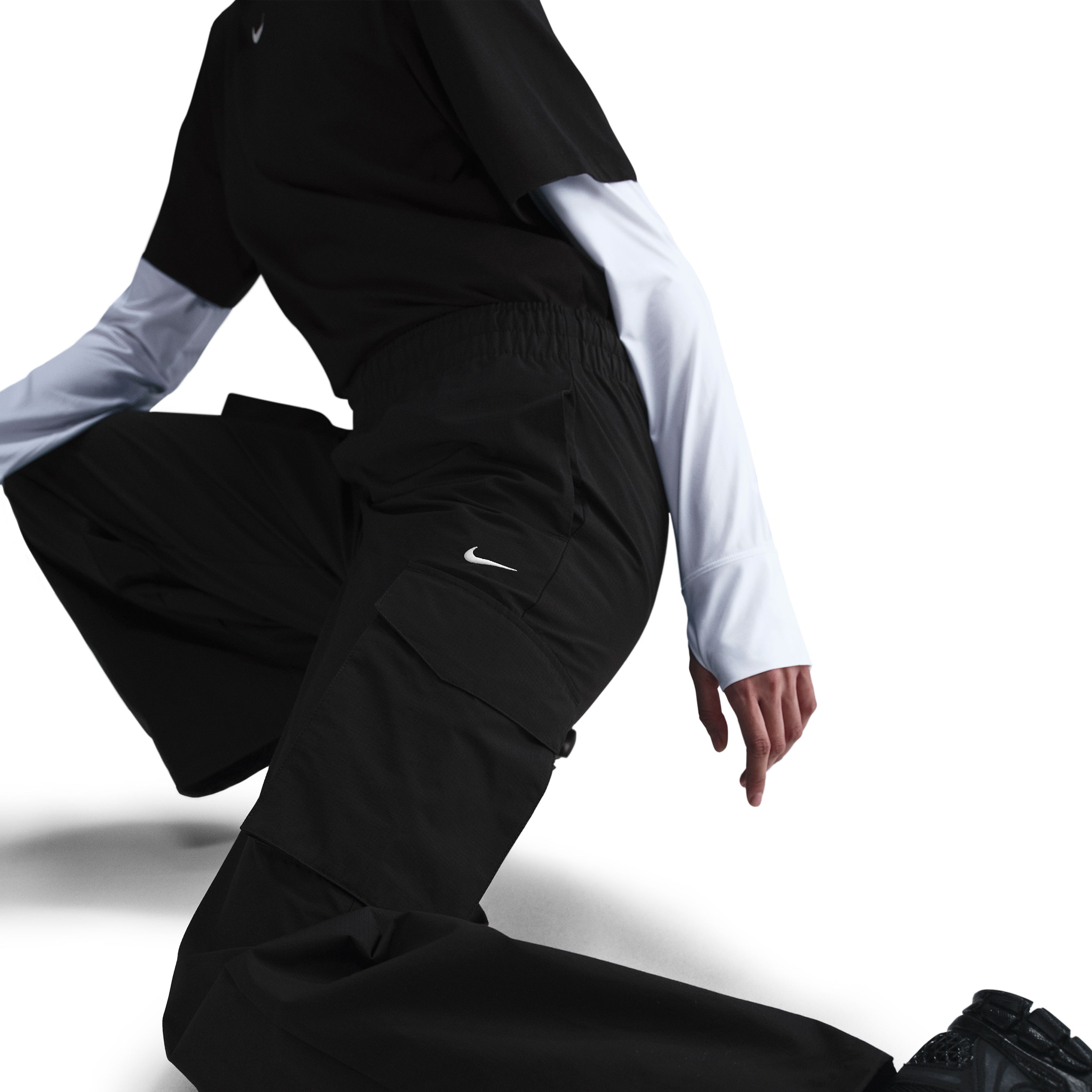 Nike W Nsw Evrthng Wvn Mr Crgo Pant Pantalón negro de mujer lifestyle