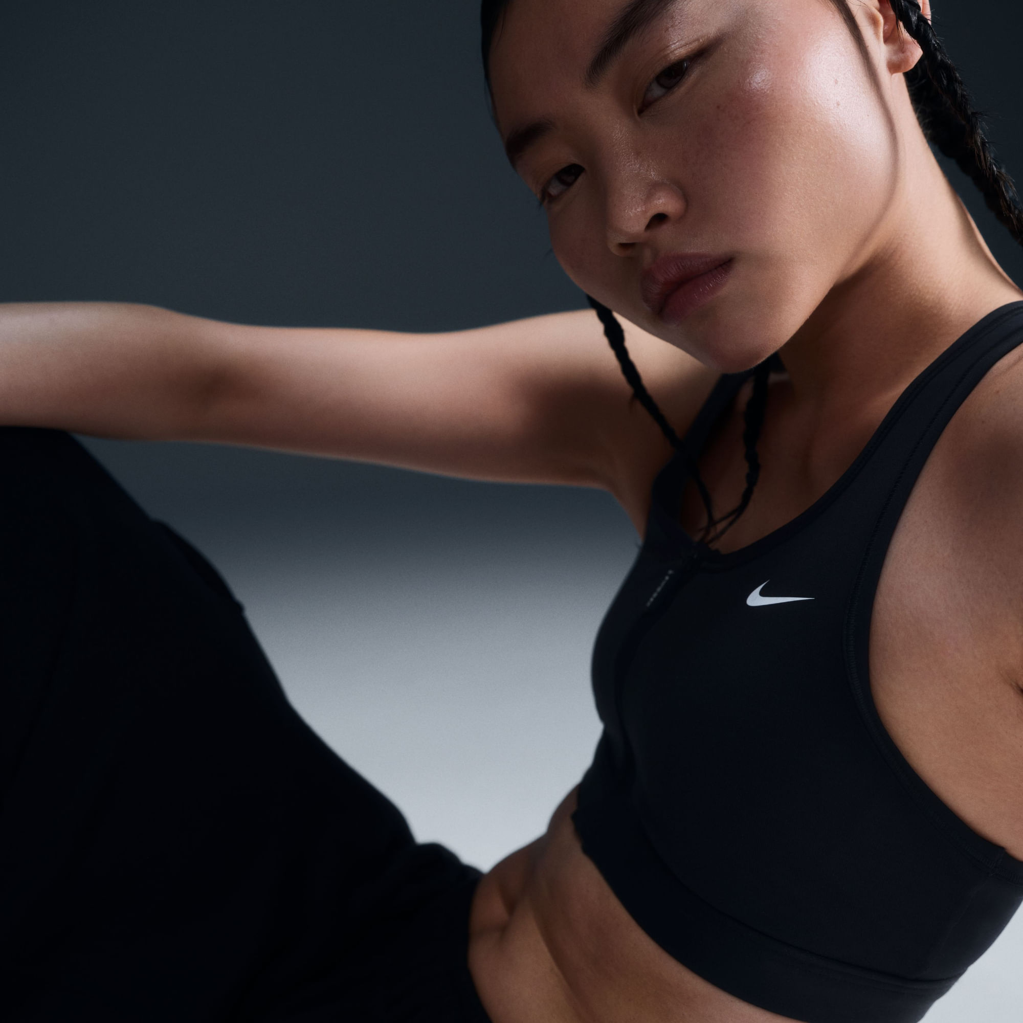 Nike W Nk Df Swsh Ms Fz Bra Top negro de mujer para entrenamiento