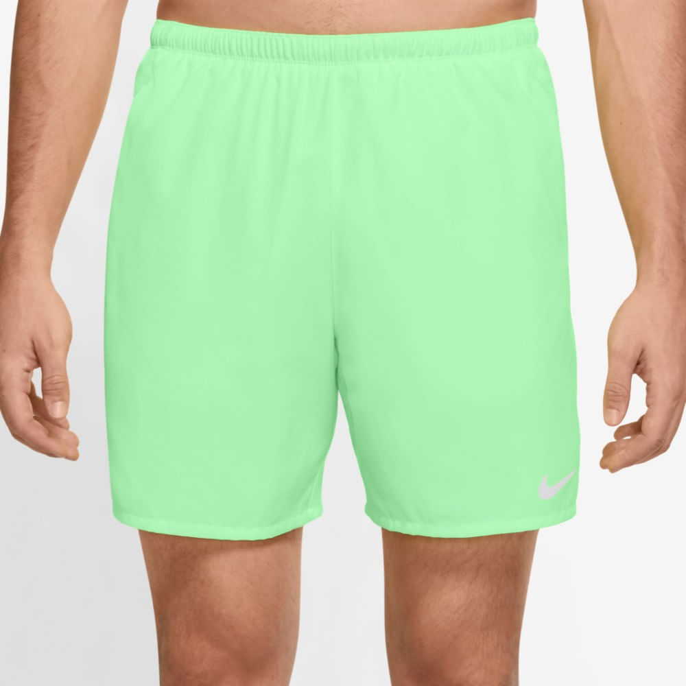 Nike M Nk Df Challenger Short 7Bf Pantaloneta verde de hombre para correr