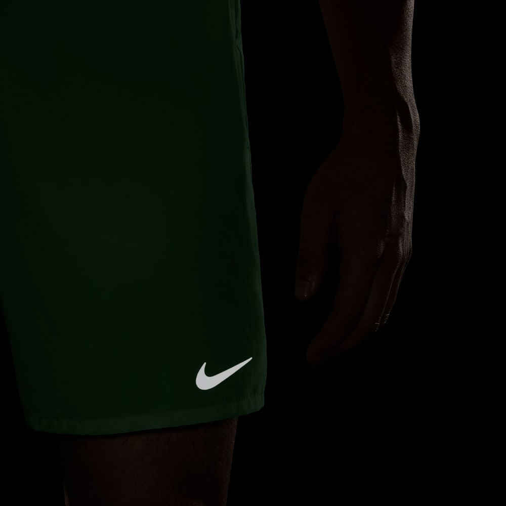 Nike M Nk Df Challenger Short 7Bf Pantaloneta verde de hombre para correr