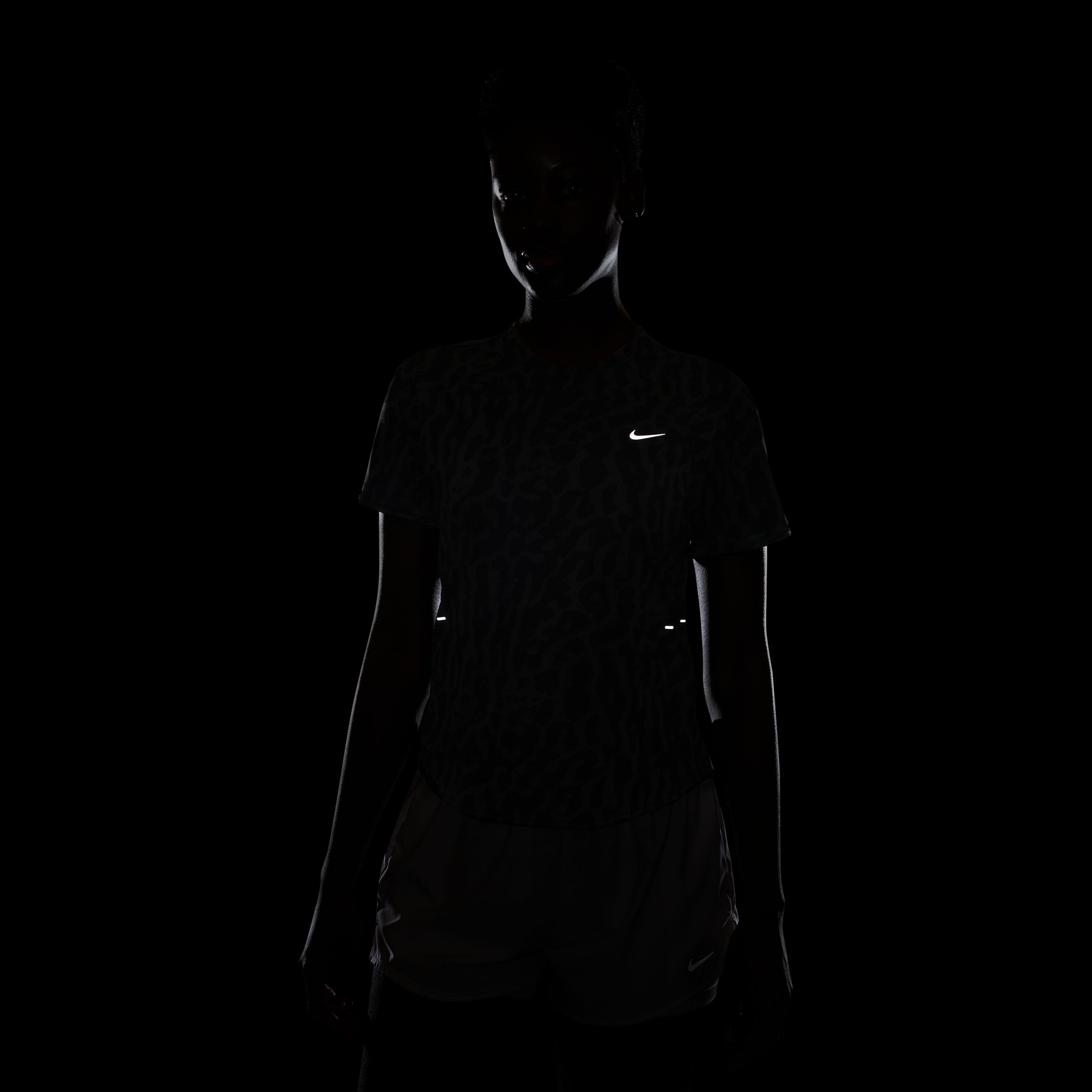 Nike W Nk Swift Nvlt Df Ss Top Camiseta Manga Corta negro de mujer para correr