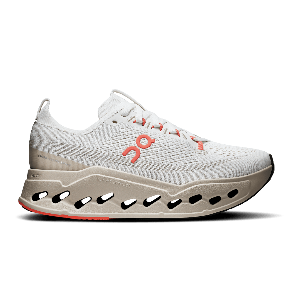 On Cloudsurfer Max Tenis beige de mujer para correr