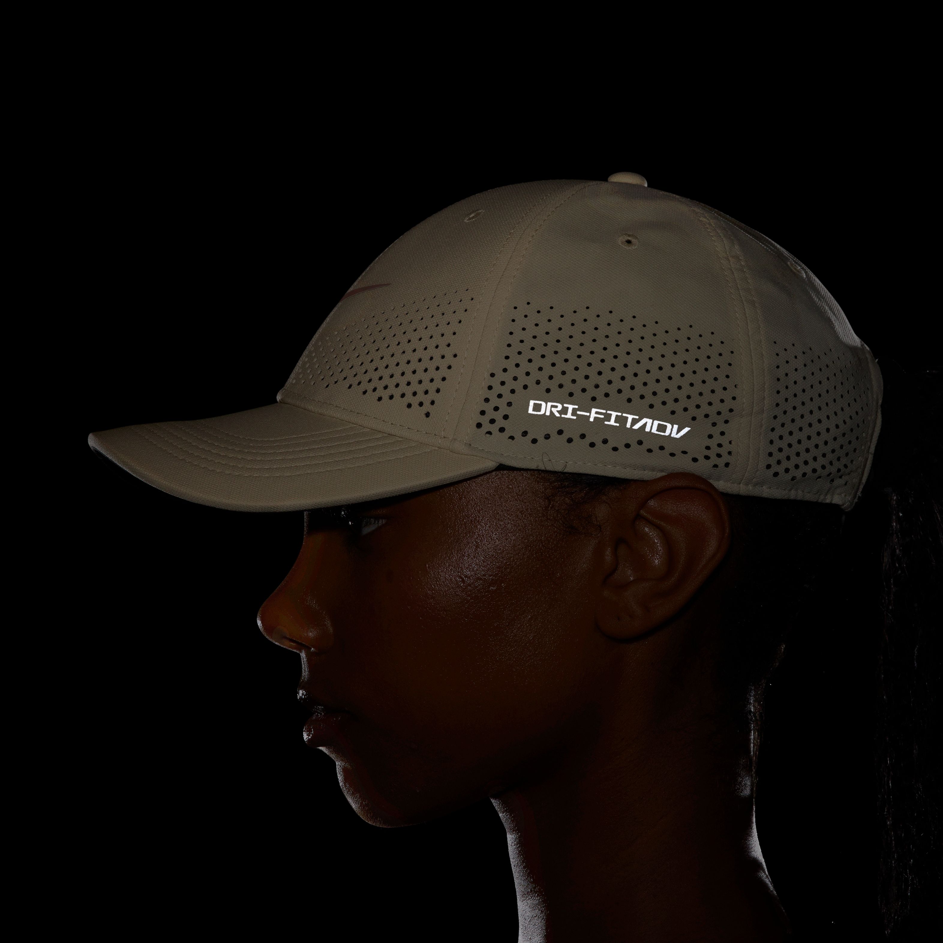 Nike U Nk Dfadv Club Cap S Ab P Gorra beige de hombre para entrenamiento