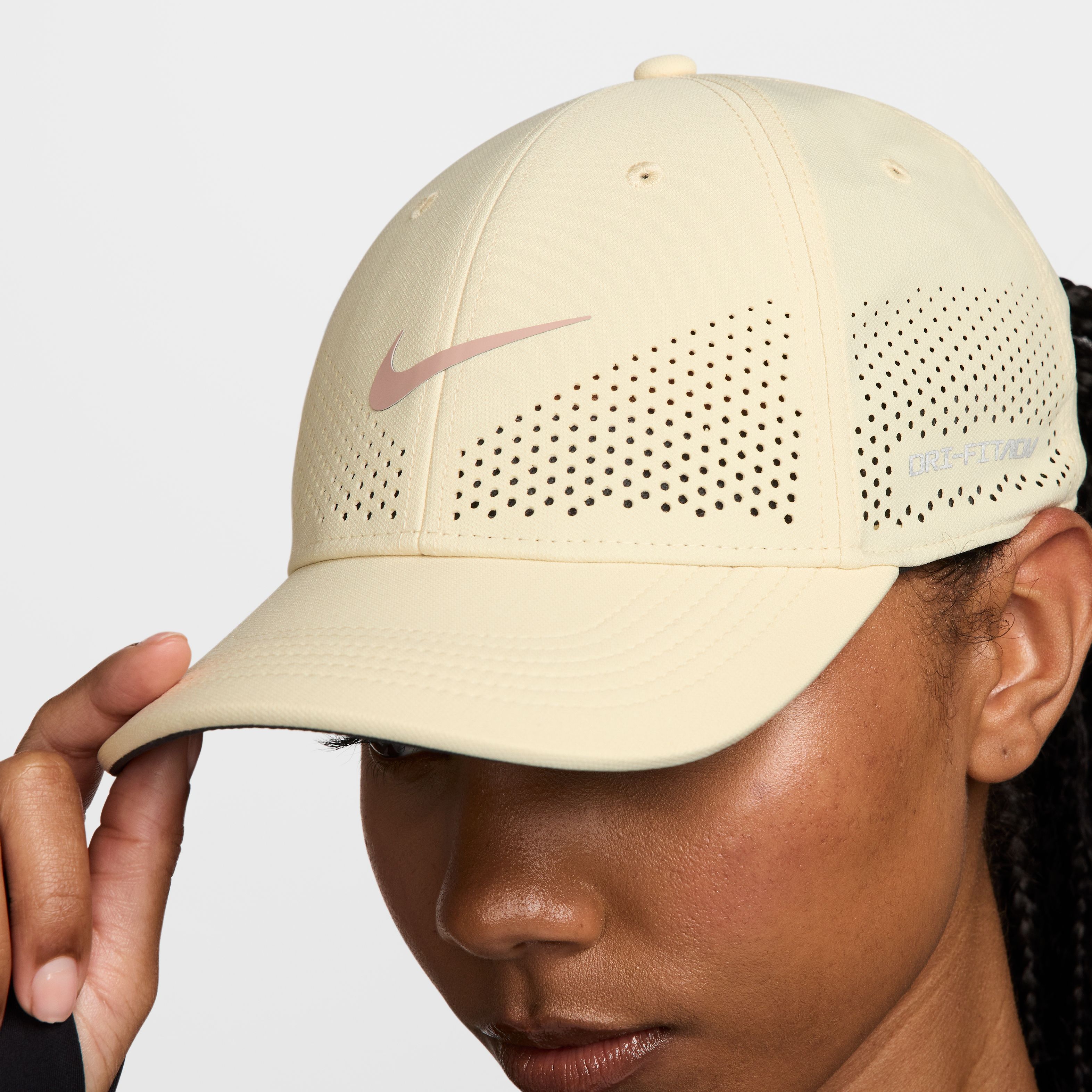 Nike U Nk Dfadv Club Cap S Ab P Gorra beige de hombre para entrenamiento