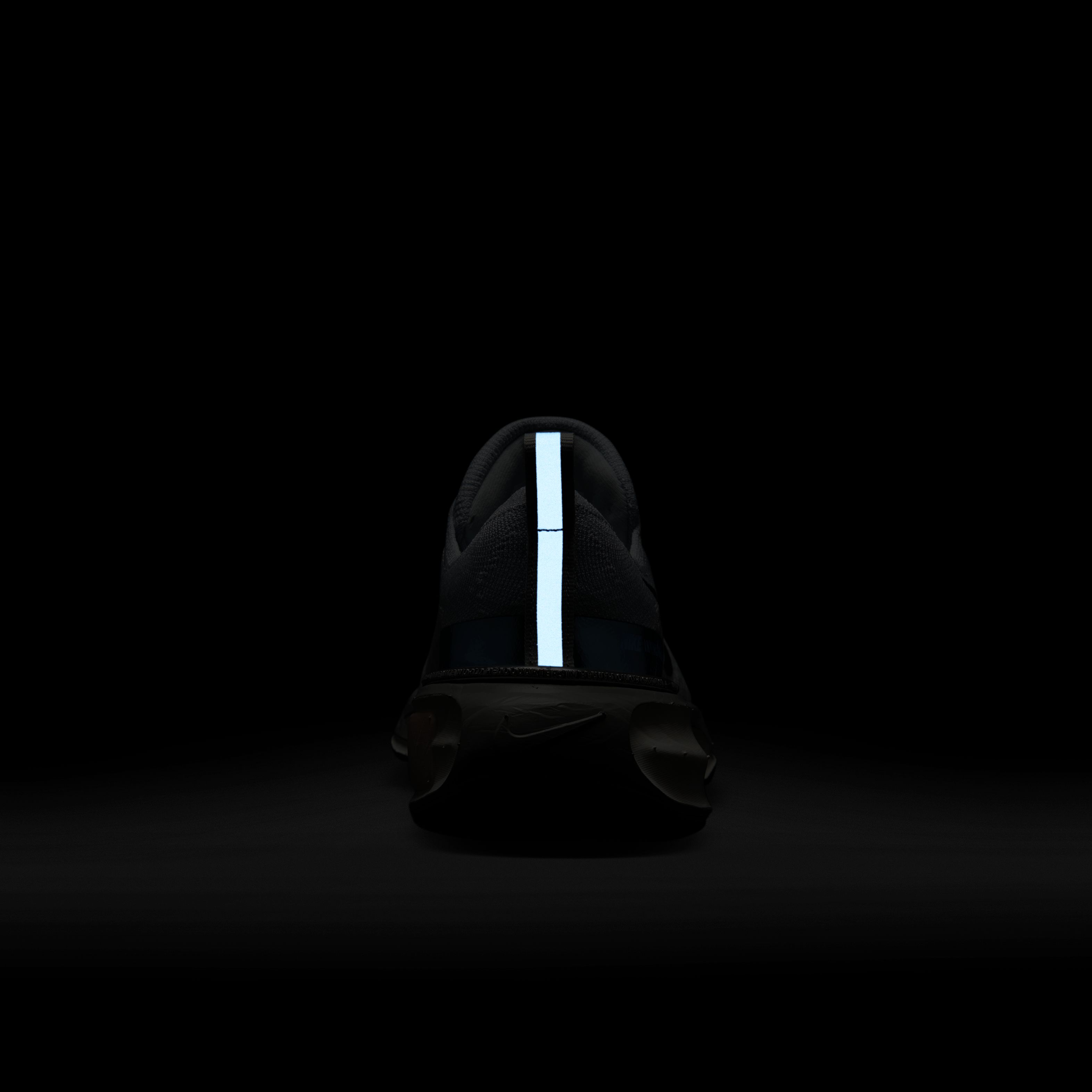 Nike Wmns Zoomx Invincible Run Fk 3 Tenis gris de mujer para correr