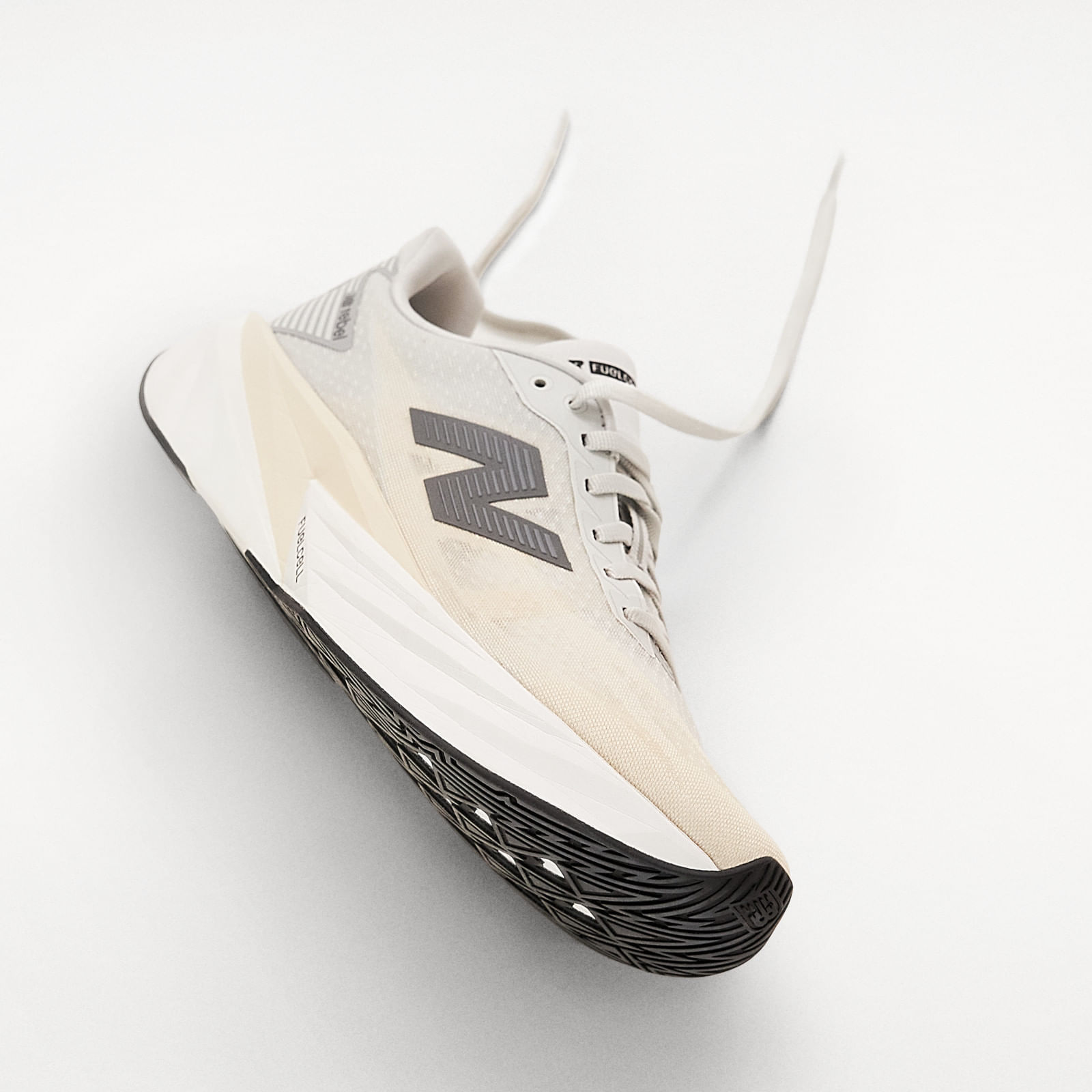 New Balance Rebel V5 Tenis gris de mujer para correr