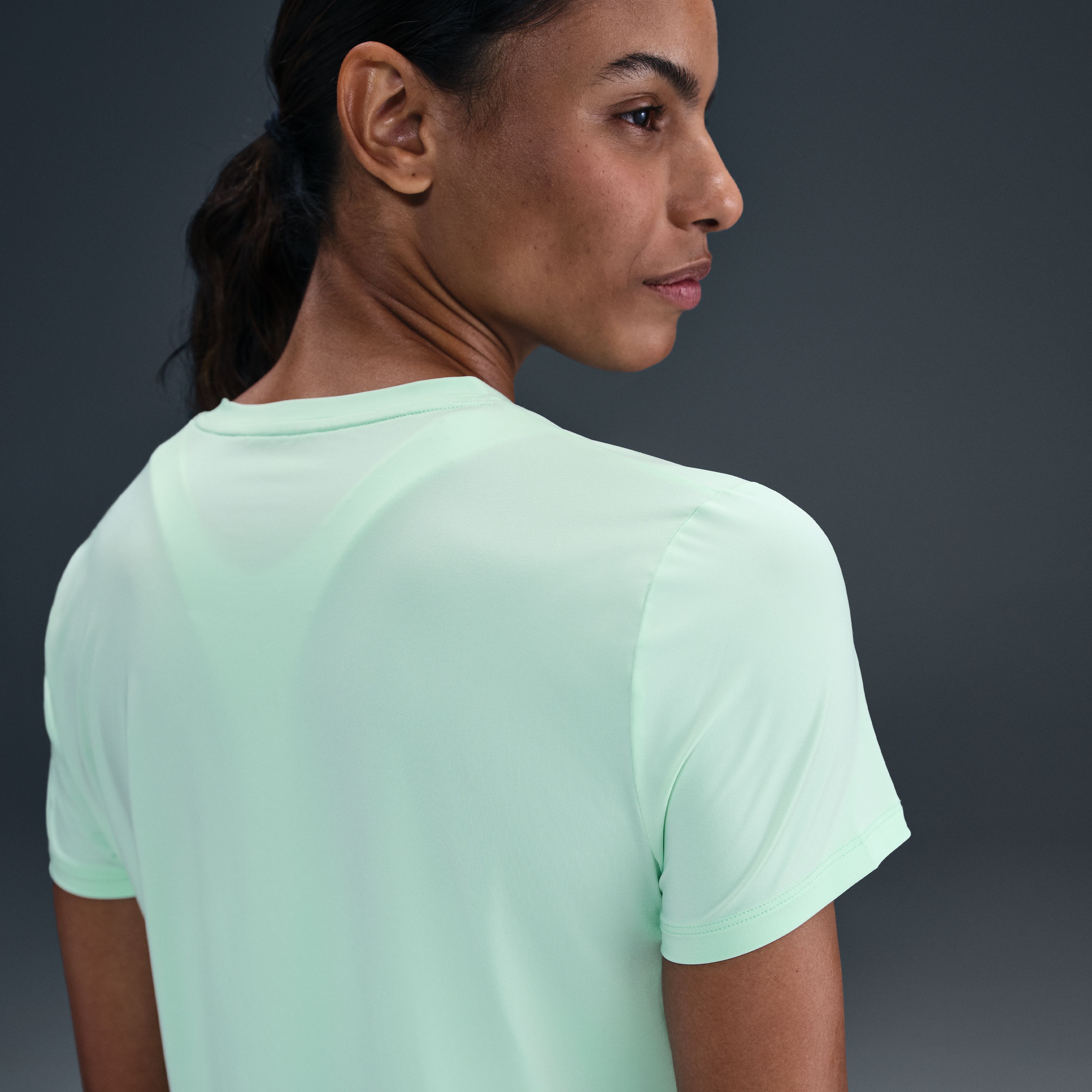 Nike W Nk One Classic Df Ss Top Camiseta Manga Corta verde de mujer para entrenamiento