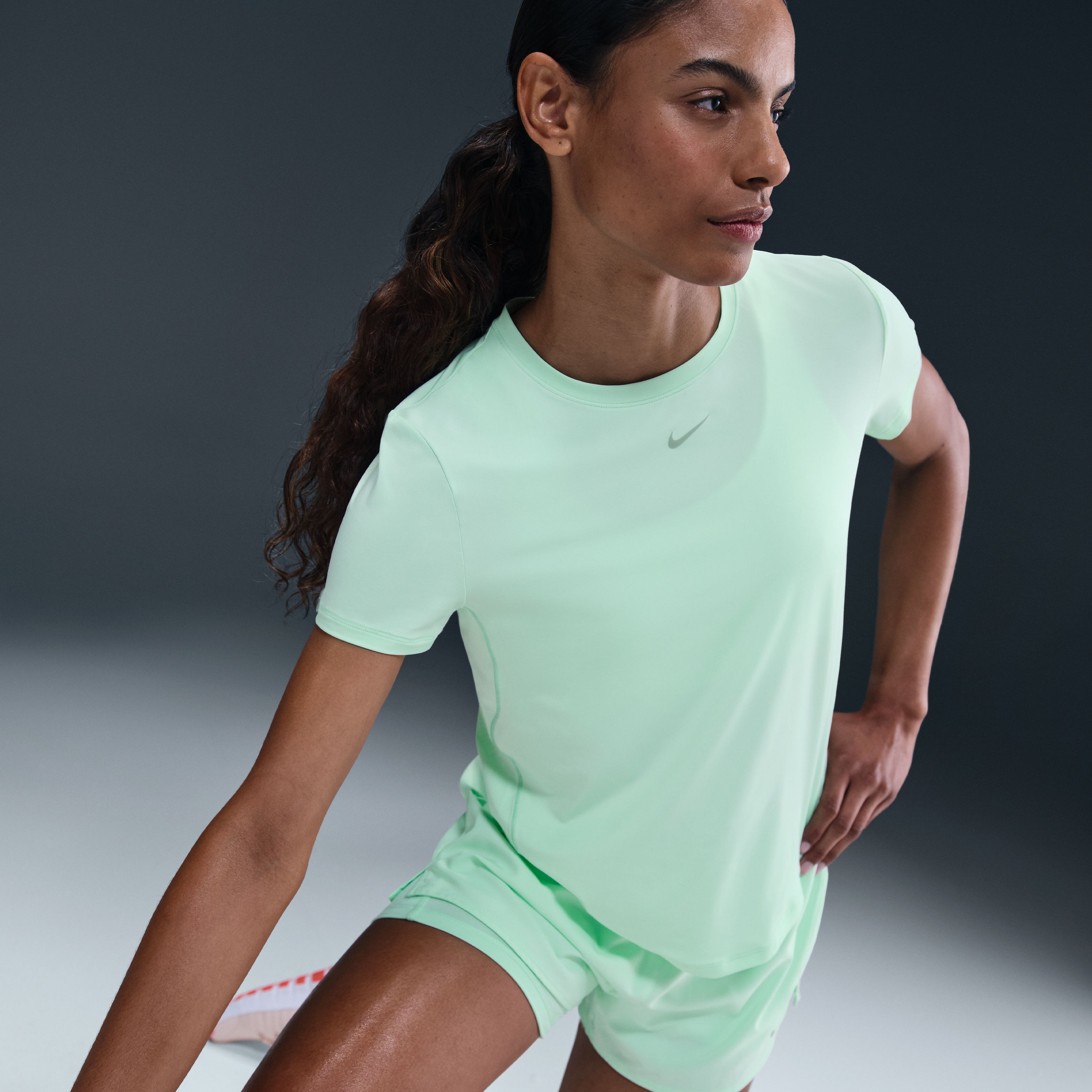 Nike W Nk One Classic Df Ss Top Camiseta Manga Corta verde de mujer para entrenamiento
