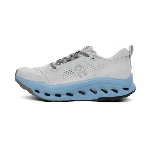 On Cloudsurfer Trail 2 Tenis gris de mujer para correr