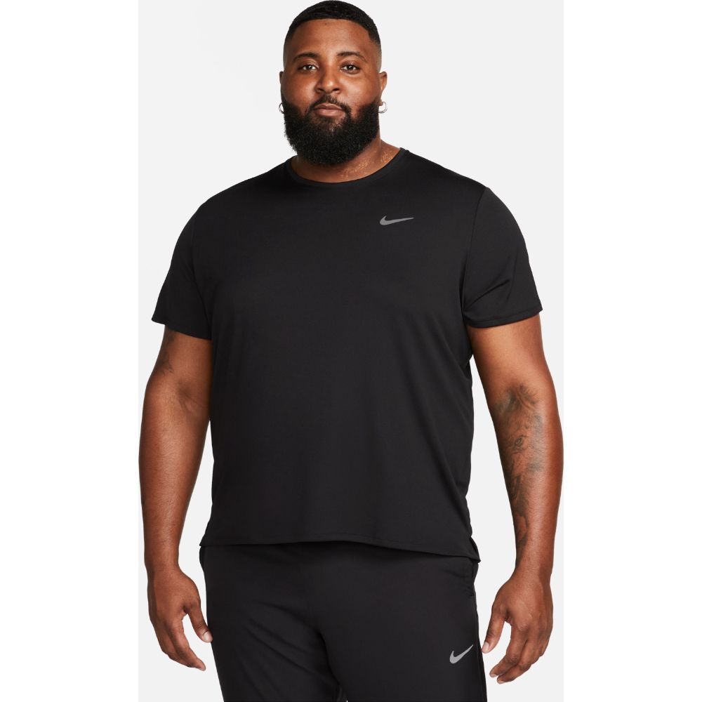 Nike M Nk Df Uv Miler Ss Camiseta Manga Corta negro de hombre para correr