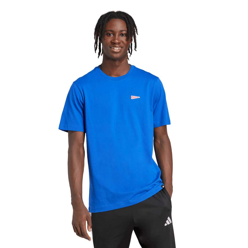 Adidas Camiseta Graphic Pennant Trim Manga Corta azul de hombre lifestyle